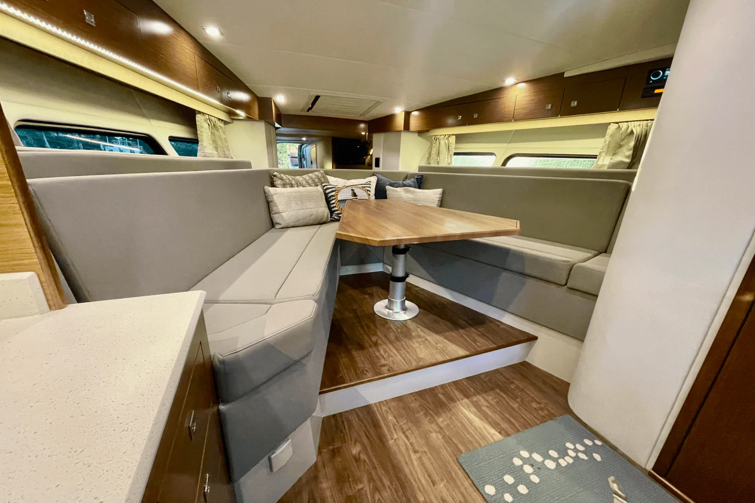 2016 Cruisers Yachts 390 EXPRESS COUPE - DIESEL Image Thumbnail #31