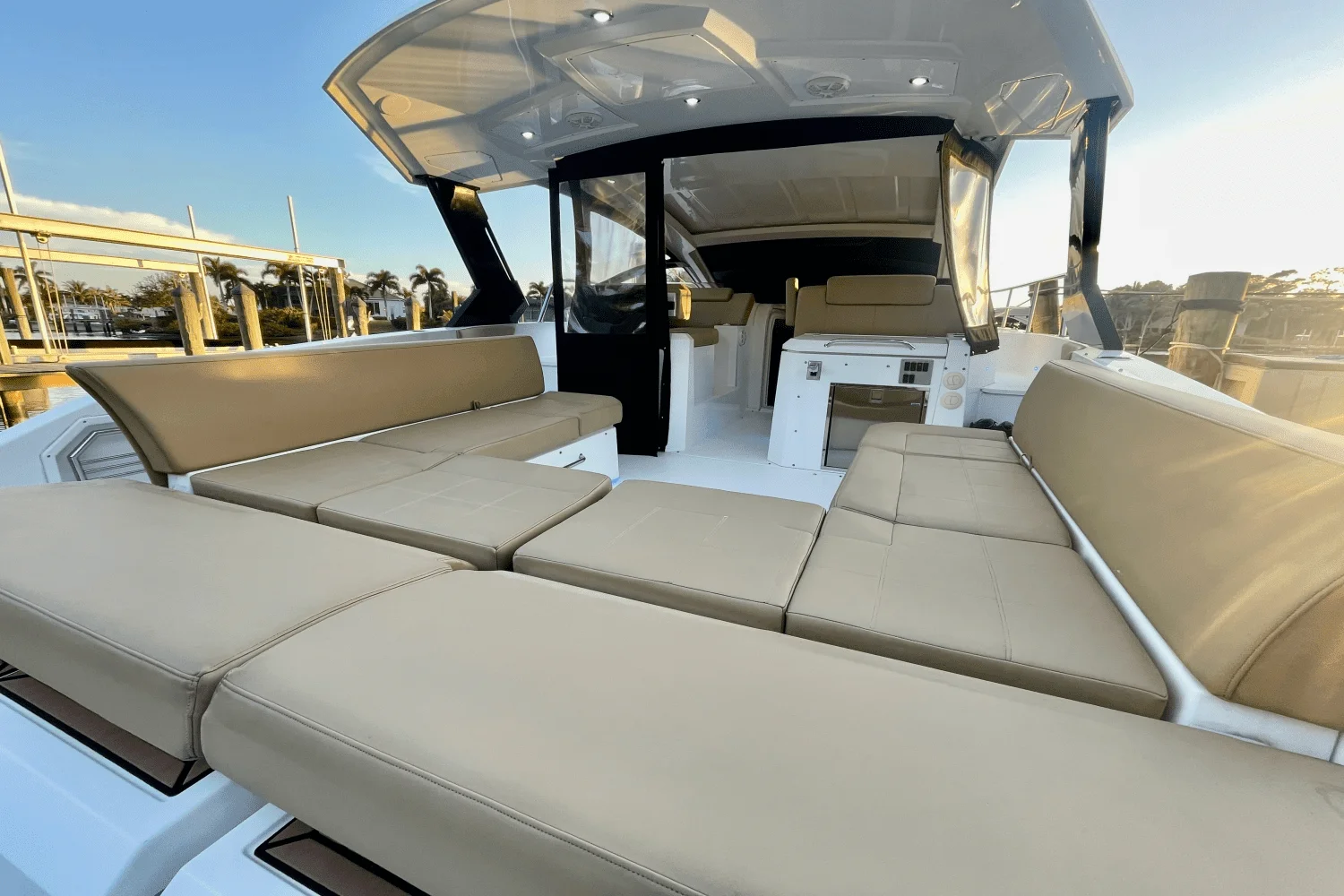 2016 Cruisers Yachts 390 EXPRESS COUPE - DIESEL Image Thumbnail #9