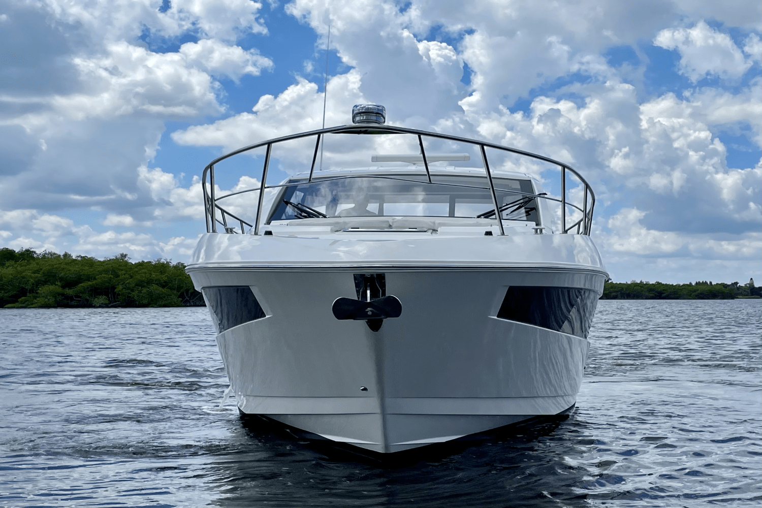 2016 Cruisers Yachts 390 EXPRESS COUPE - DIESEL Image Thumbnail #3