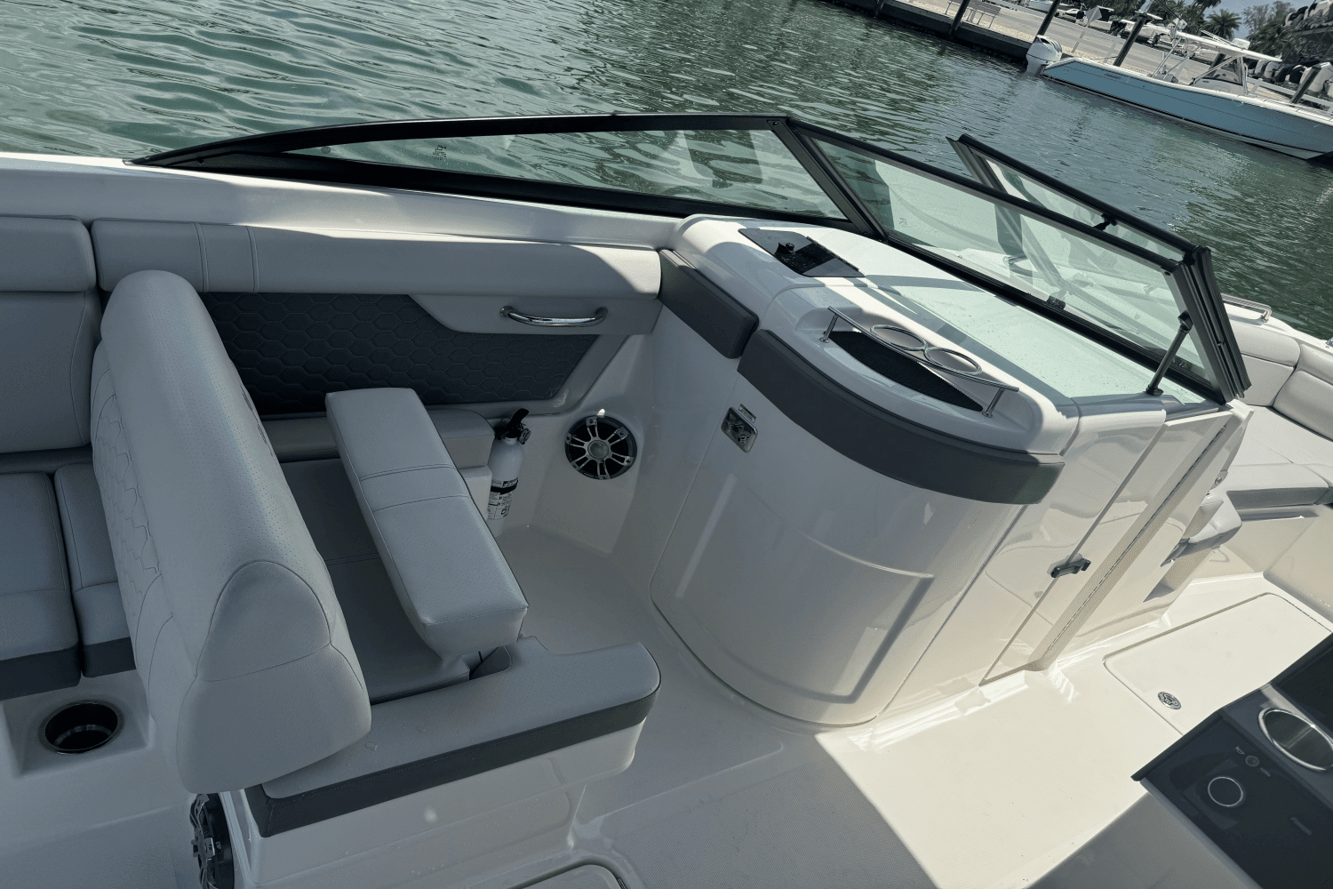 2022 Sea Ray SDX 270 Outboard Image Thumbnail #12