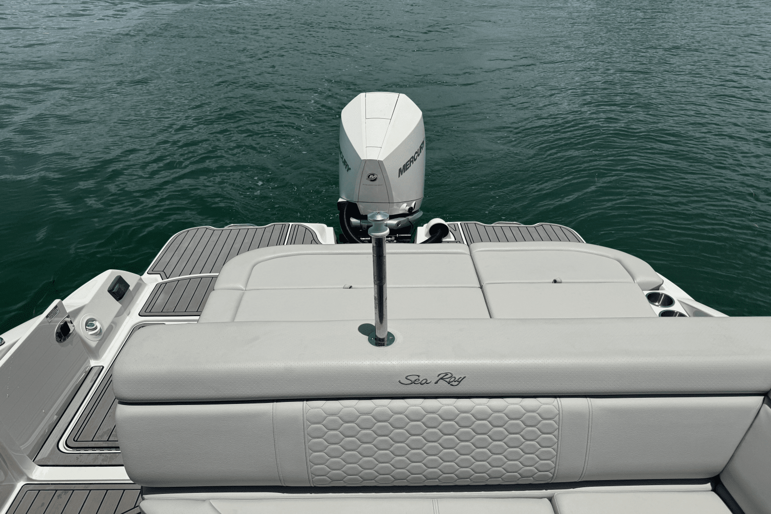 2022 Sea Ray SDX 270 Outboard Image Thumbnail #6