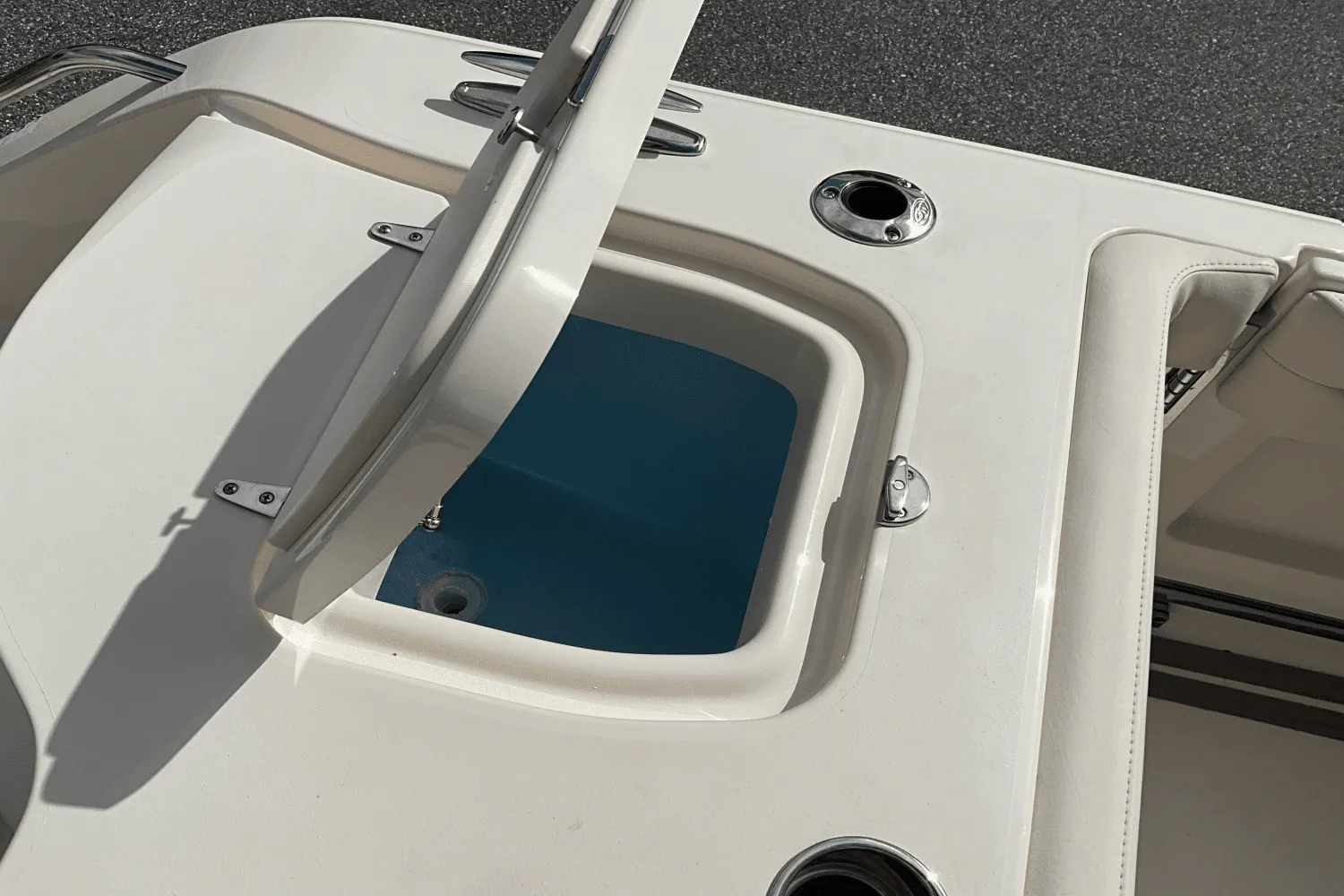 2025 Grady-White Freedom 325 Image Thumbnail #9