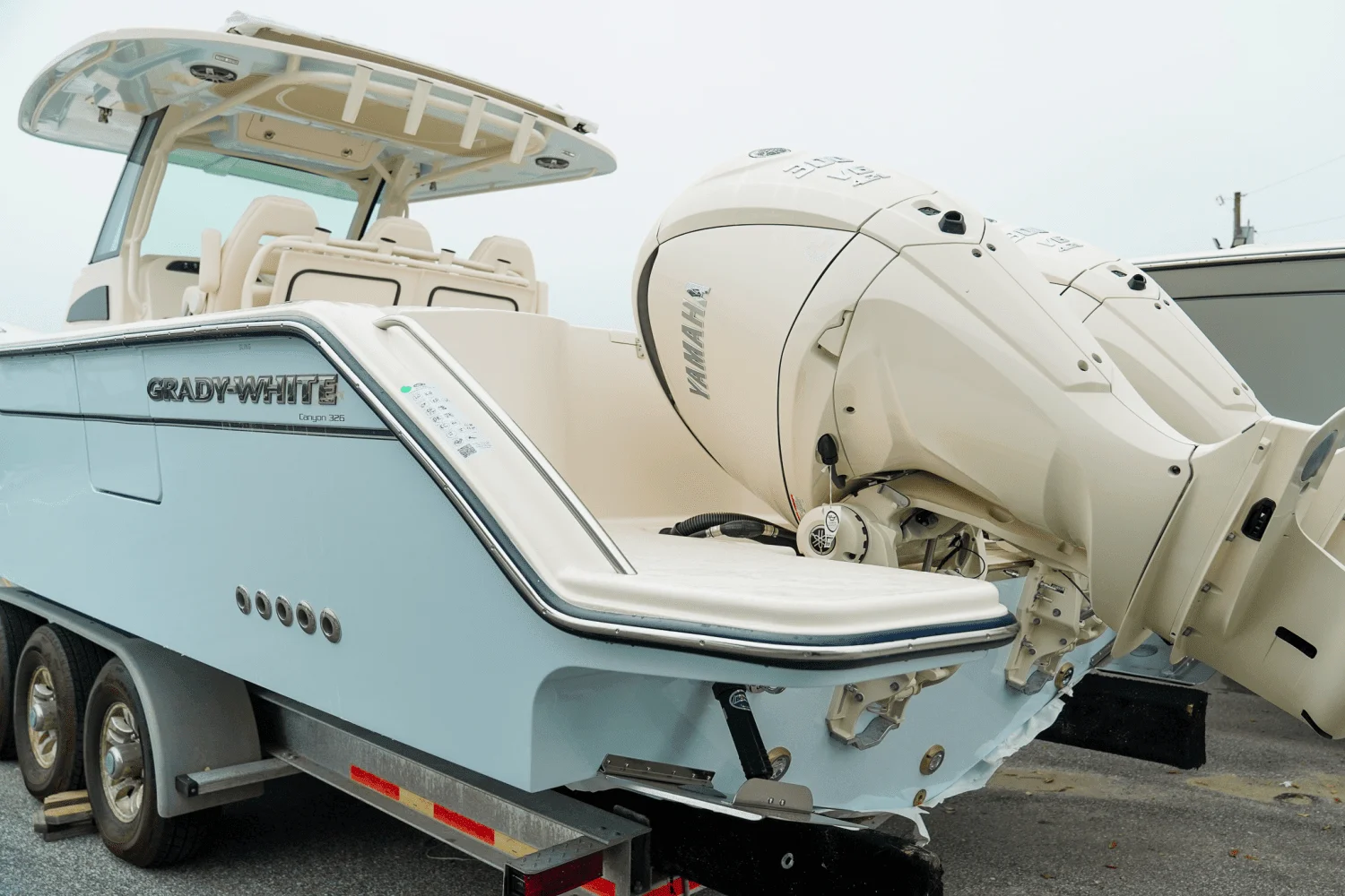 2025 Grady-White Canyon 326 Image Thumbnail #4