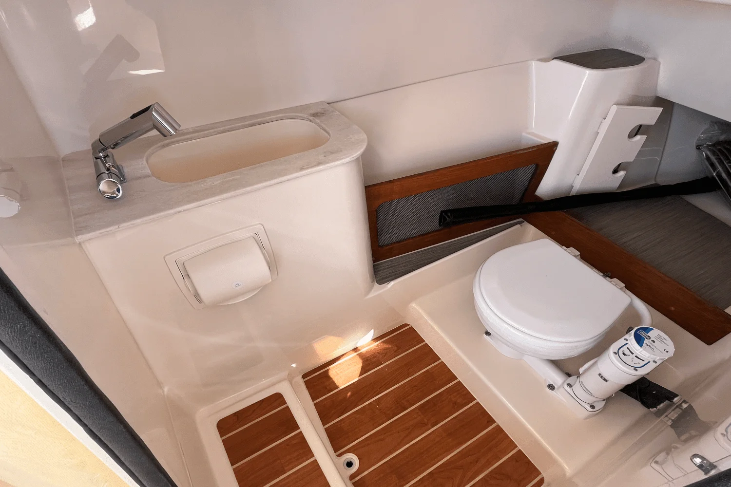 2025 Grady-White Freedom 285 Image Thumbnail #14