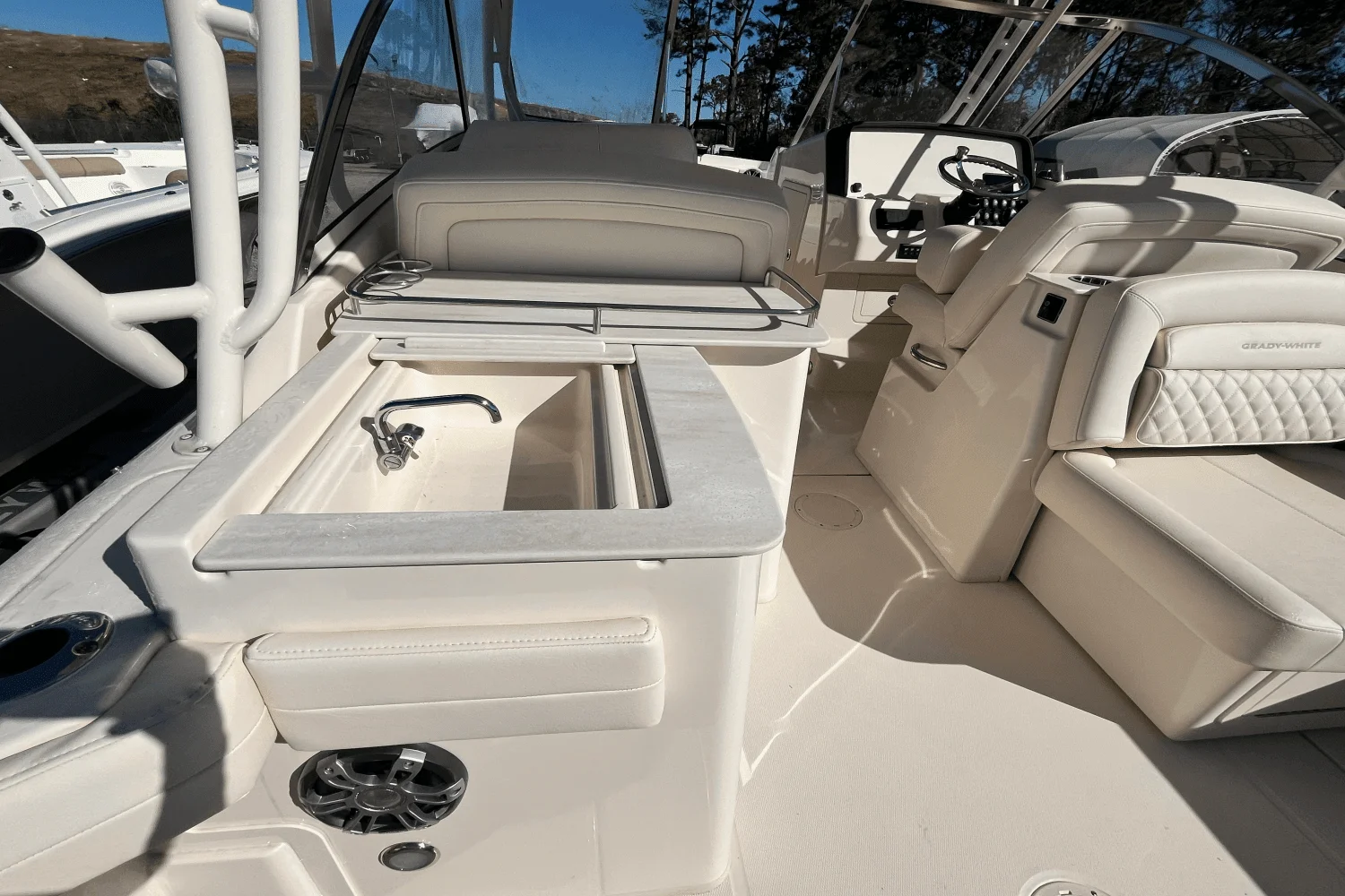 2025 Grady-White Freedom 285 Image Thumbnail #9