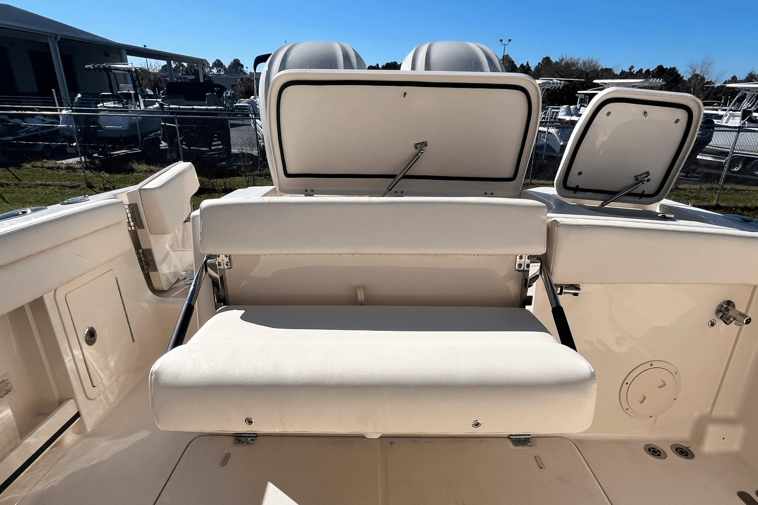 2025 Grady-White Freedom 285 Image Thumbnail #7