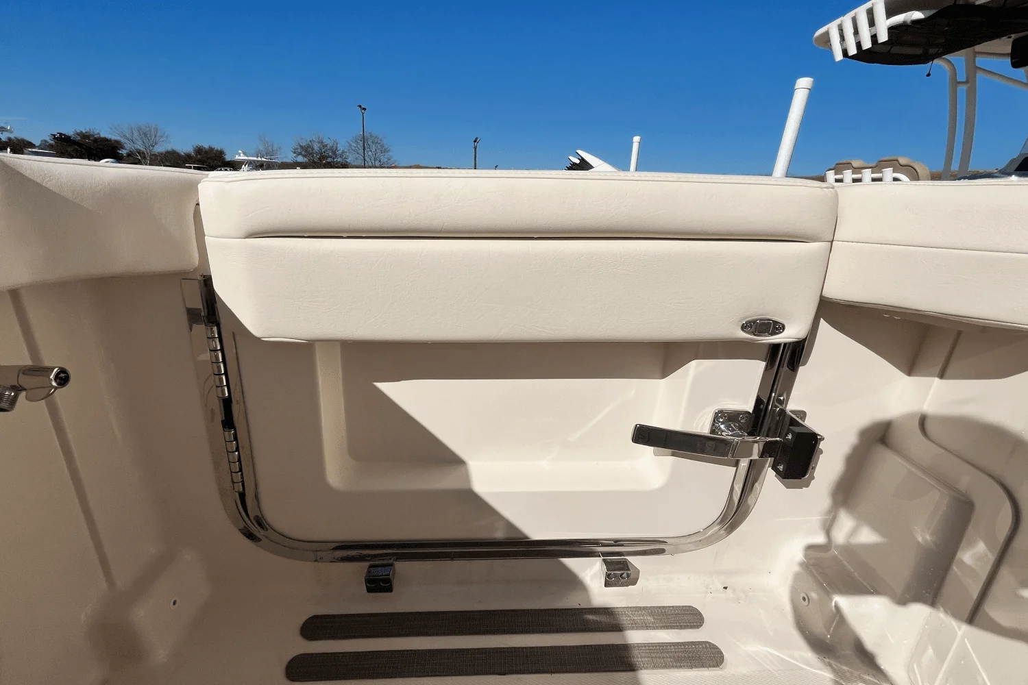 2025 Grady-White Freedom 285 Image Thumbnail #8