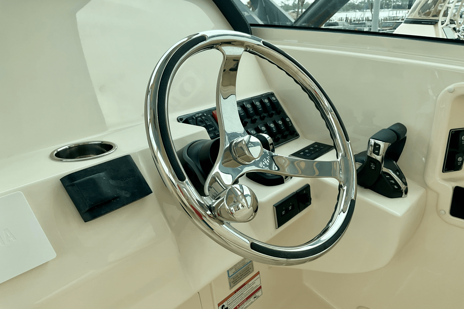 2025 Grady-White Freedom 325 Image Thumbnail #15