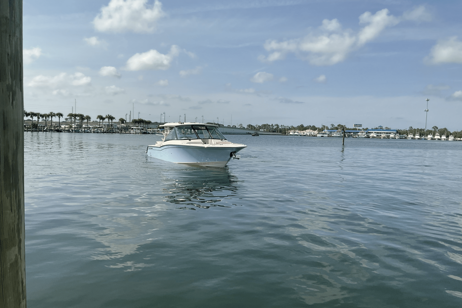 2025 Grady-White Freedom 325 Image Thumbnail #2