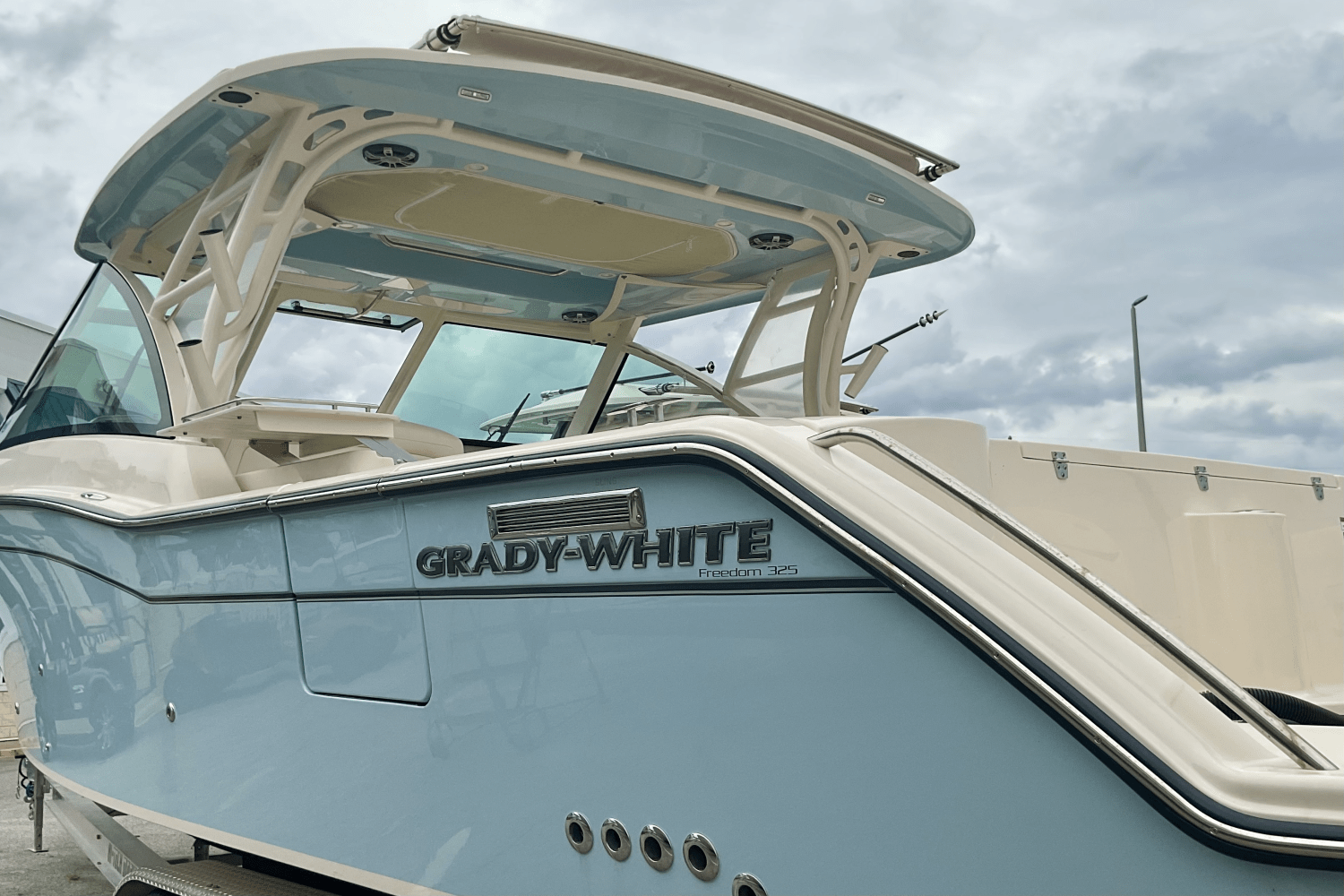 2025 Grady-White Freedom 325 Image Thumbnail #2