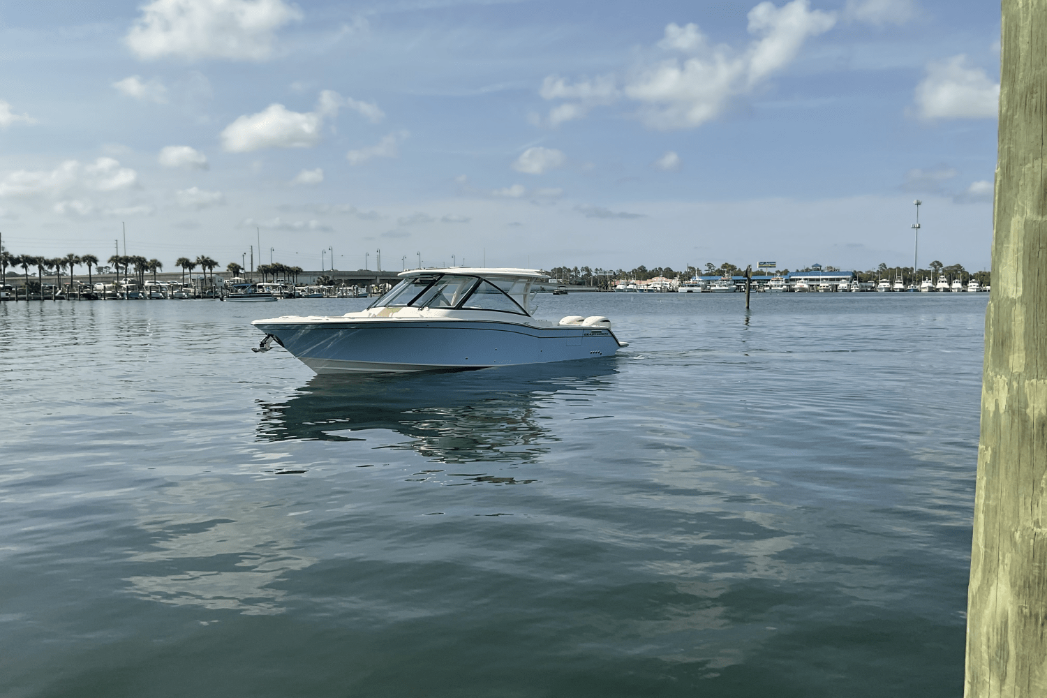 2025 Grady-White Freedom 325 Image Thumbnail #1