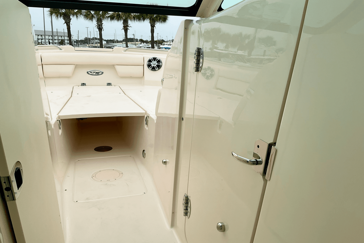 2025 Grady-White Freedom 325 Image Thumbnail #27