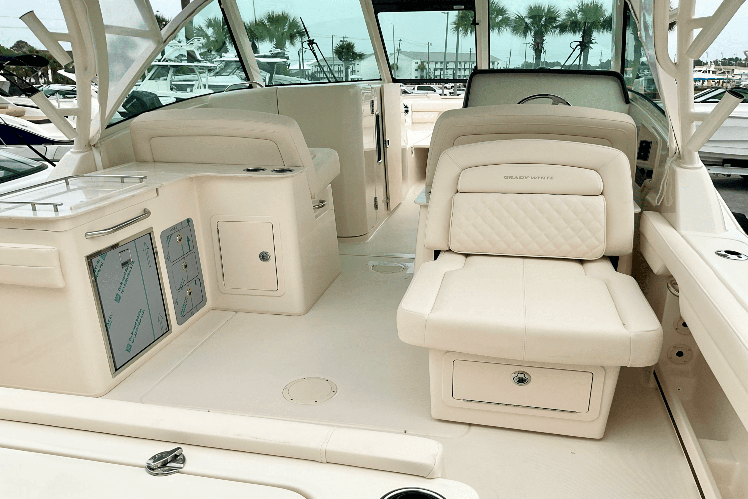 2025 Grady-White Freedom 325 Image Thumbnail #14