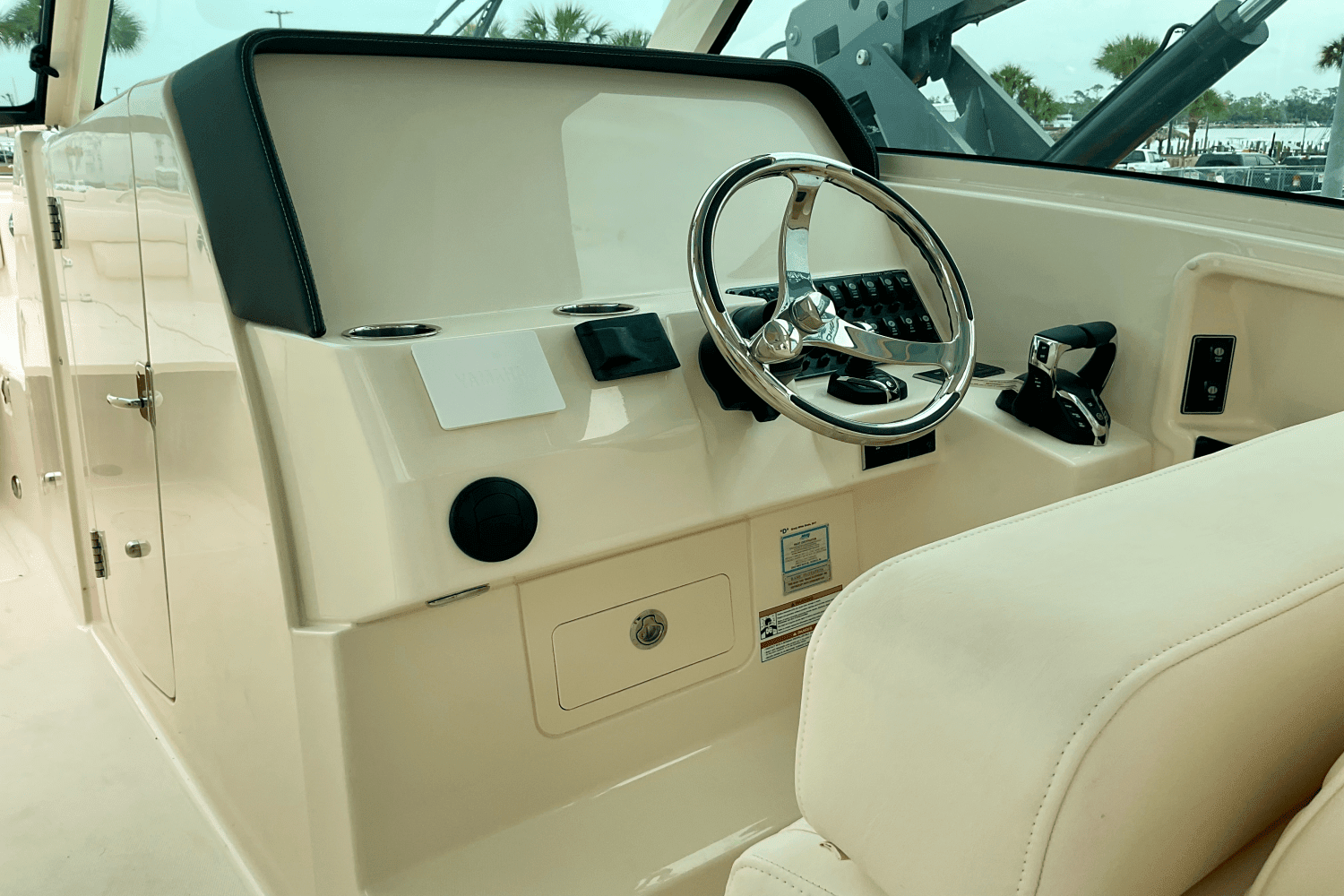 2025 Grady-White Freedom 325 Image Thumbnail #22