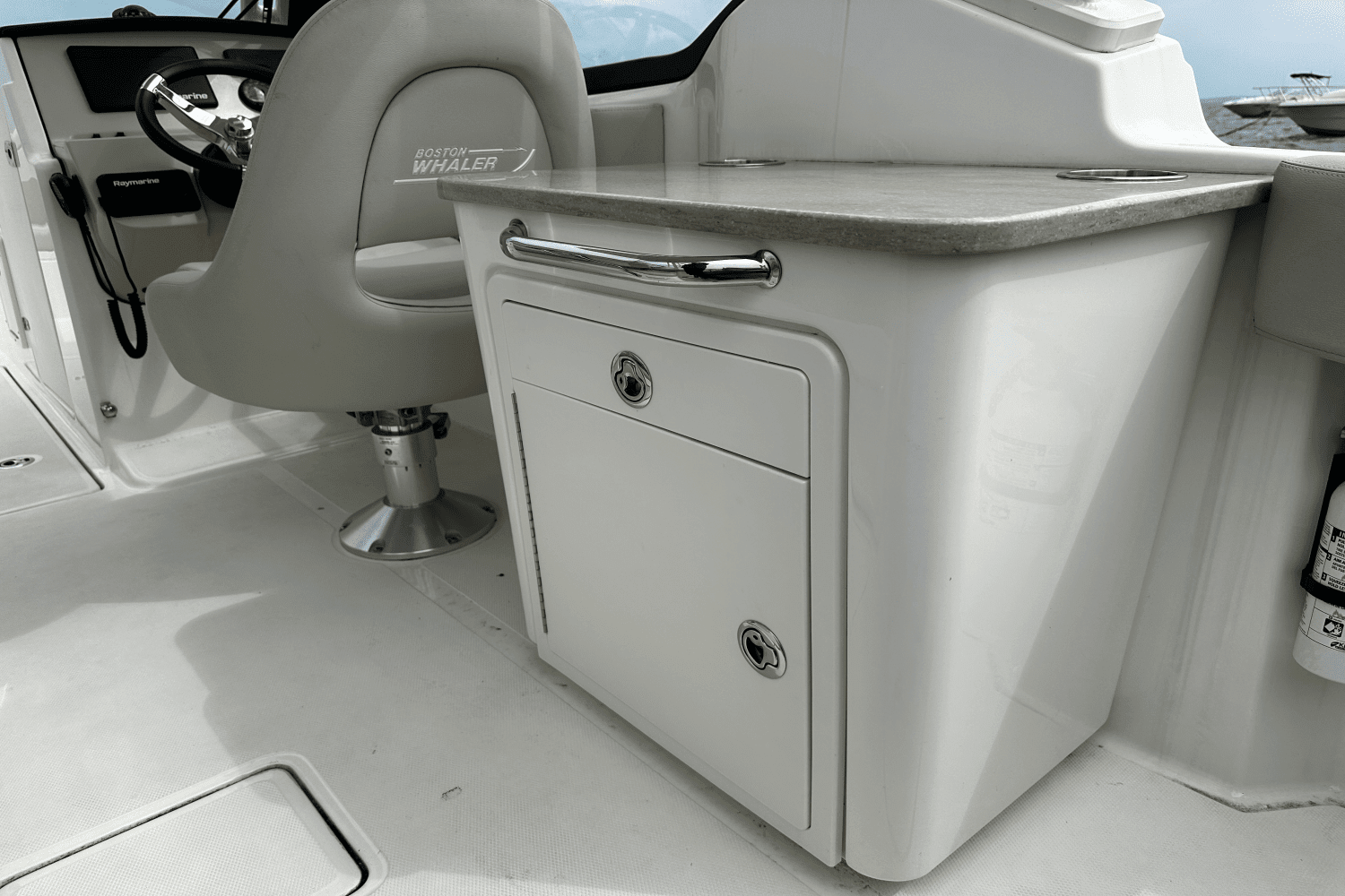 2021 Boston Whaler 240 VANTAGE Image Thumbnail #10