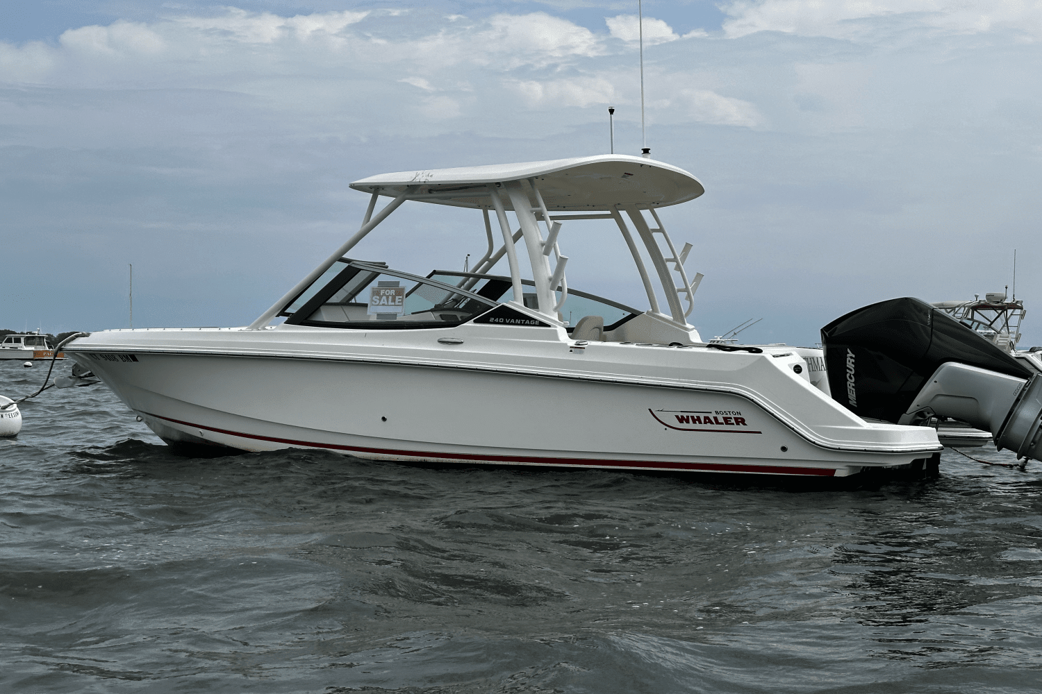 Thumbnail 2 for 2021 Boston Whaler 240 VANTAGE