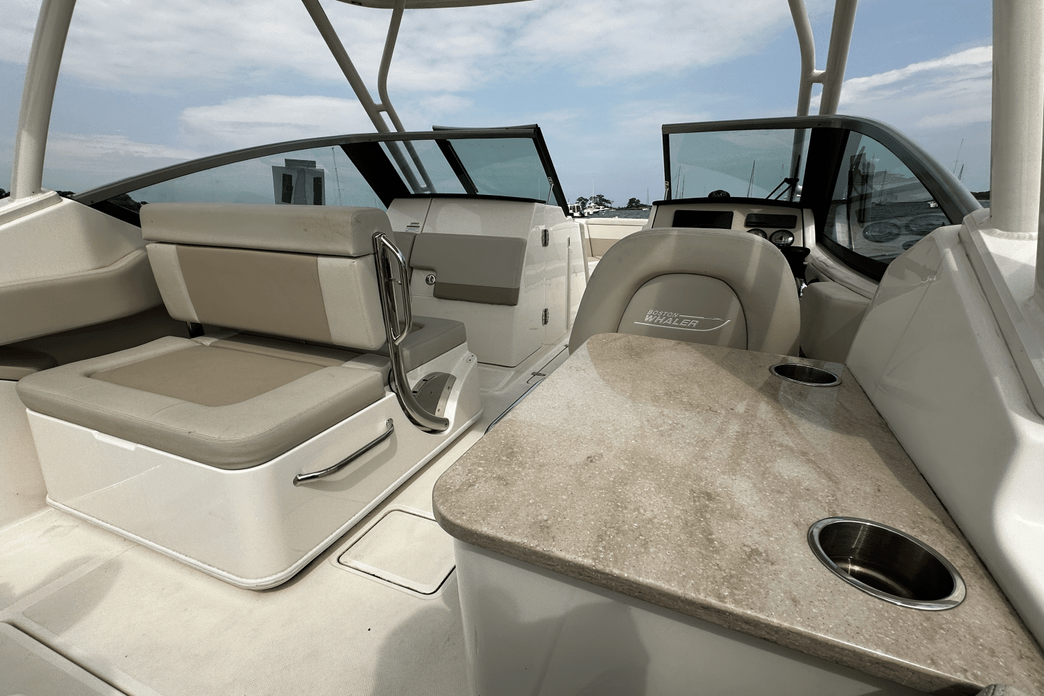 2021 Boston Whaler 240 VANTAGE Image Thumbnail #11