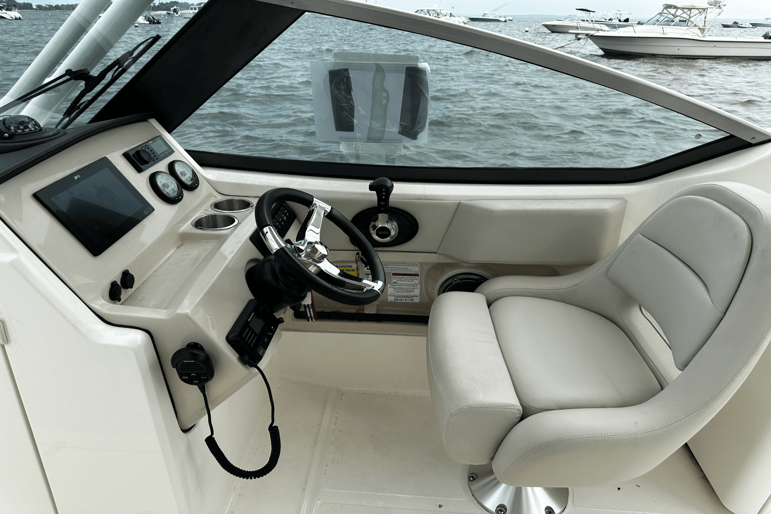 2021 Boston Whaler 240 VANTAGE Image Thumbnail #13