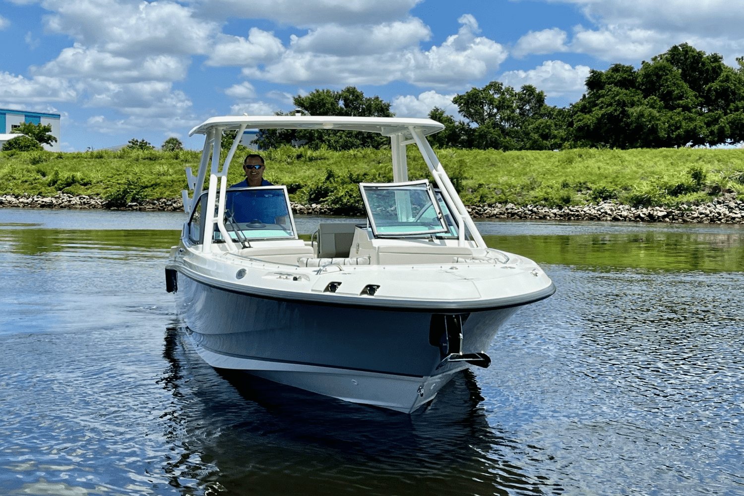 2023 Boston Whaler 240 VANTAGE Image Thumbnail #5