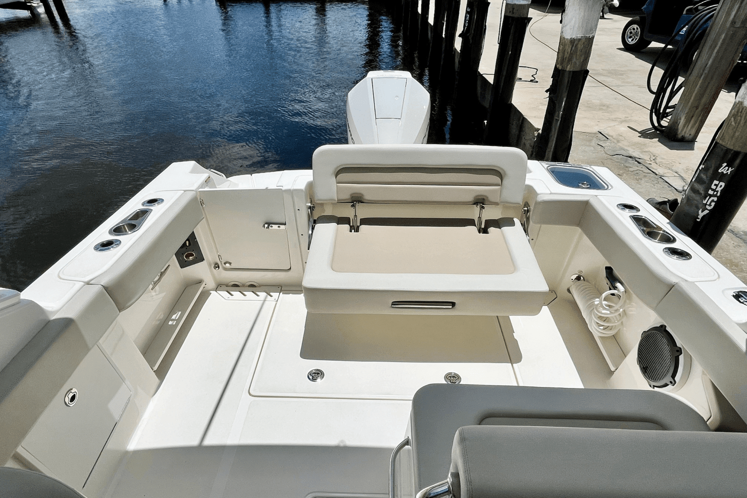 2023 Boston Whaler 240 VANTAGE Image Thumbnail #22