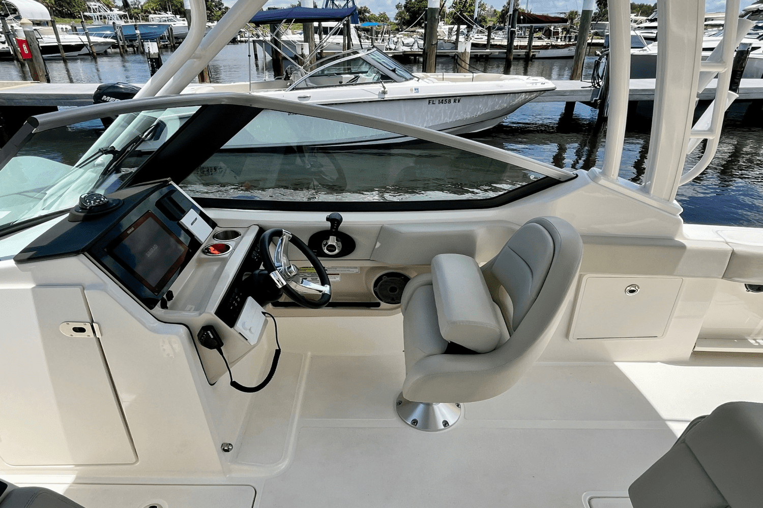 2023 Boston Whaler 240 VANTAGE Image Thumbnail #14