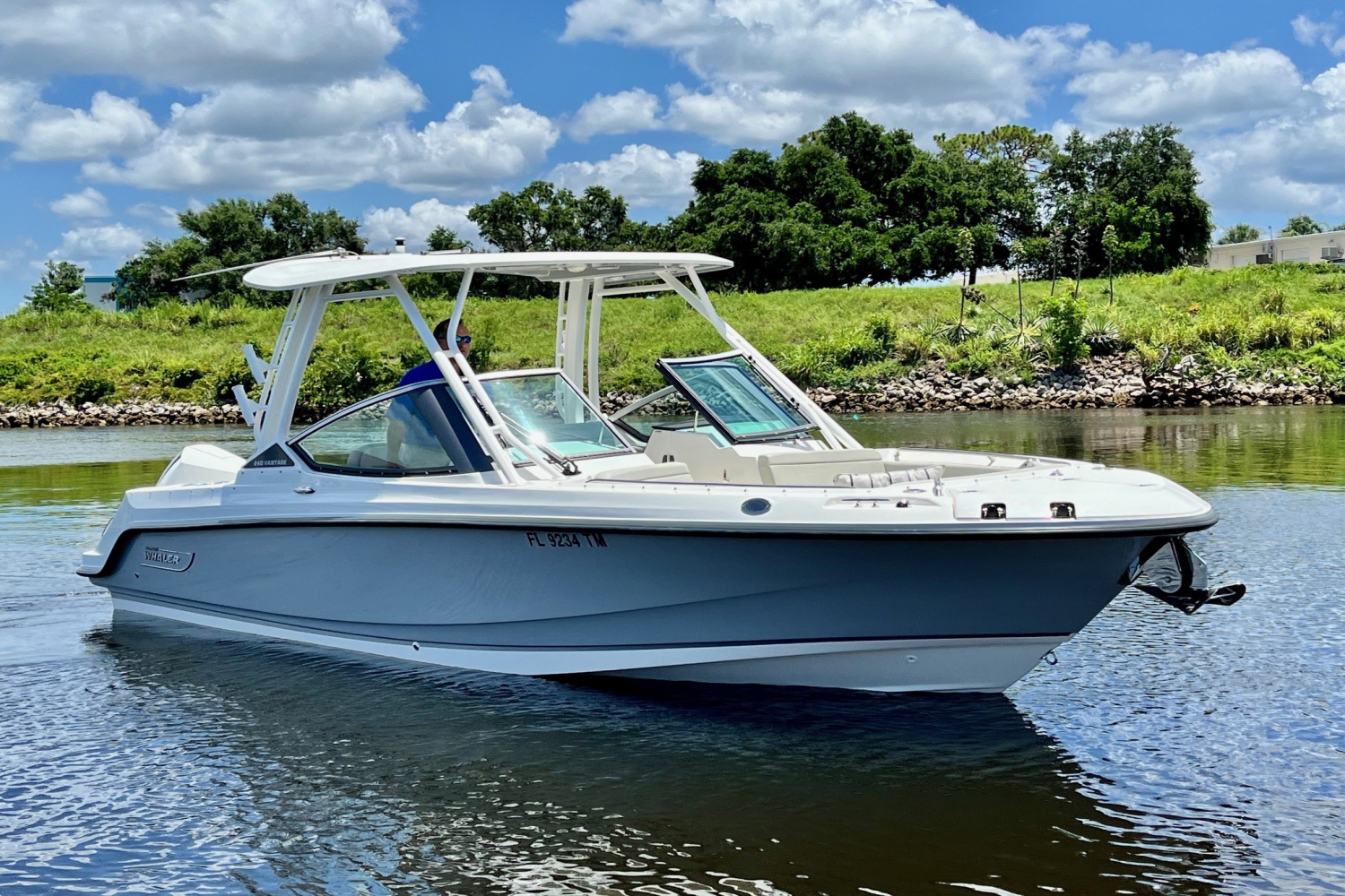 2023 Boston Whaler 240 VANTAGE Image Thumbnail #4