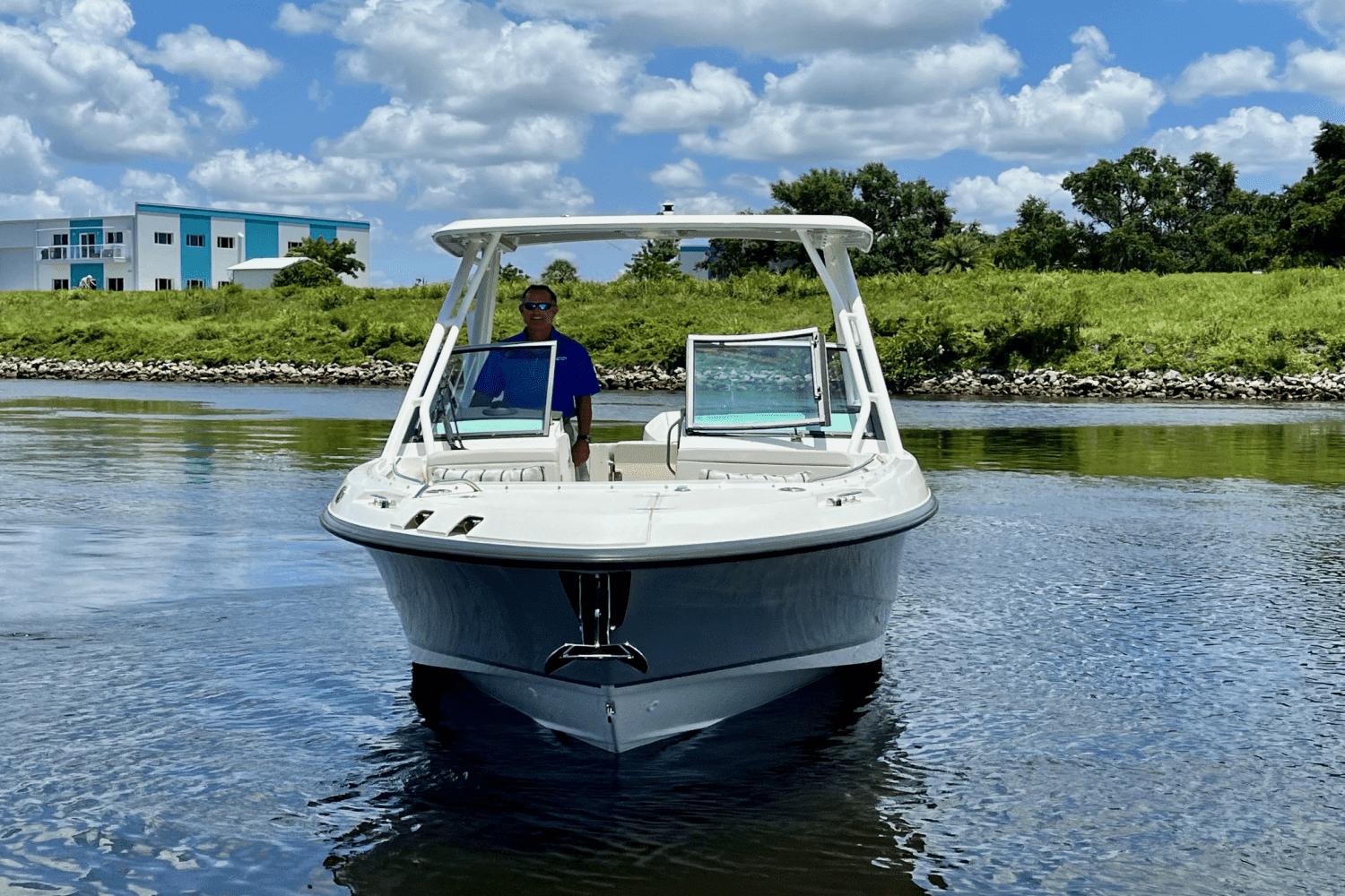 2023 Boston Whaler 240 VANTAGE Image Thumbnail #6