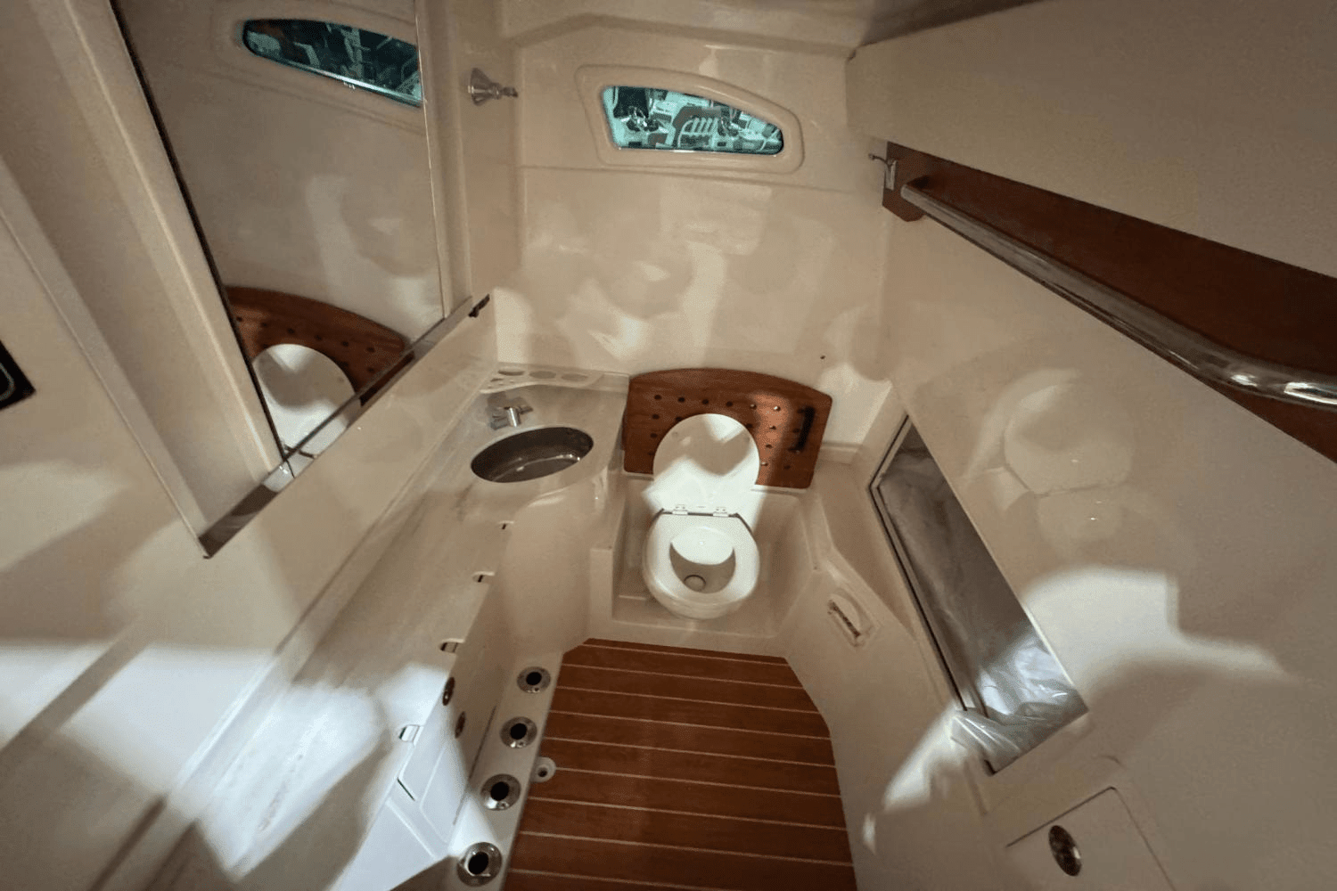 2025 Grady-White Canyon 326 Image Thumbnail #21