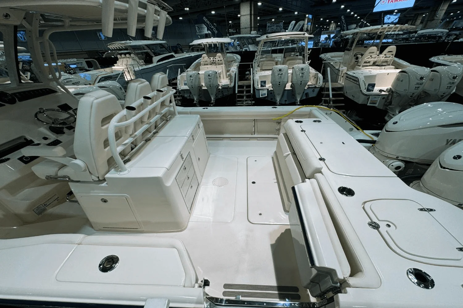 2025 Grady-White Canyon 326 Image Thumbnail #8