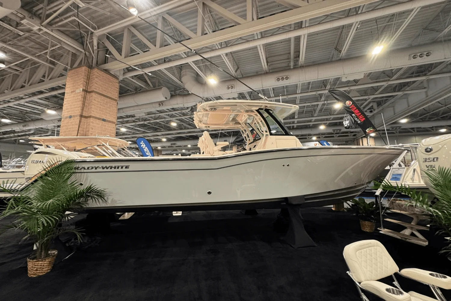 2025 Grady-White Canyon 326 Image Thumbnail #4