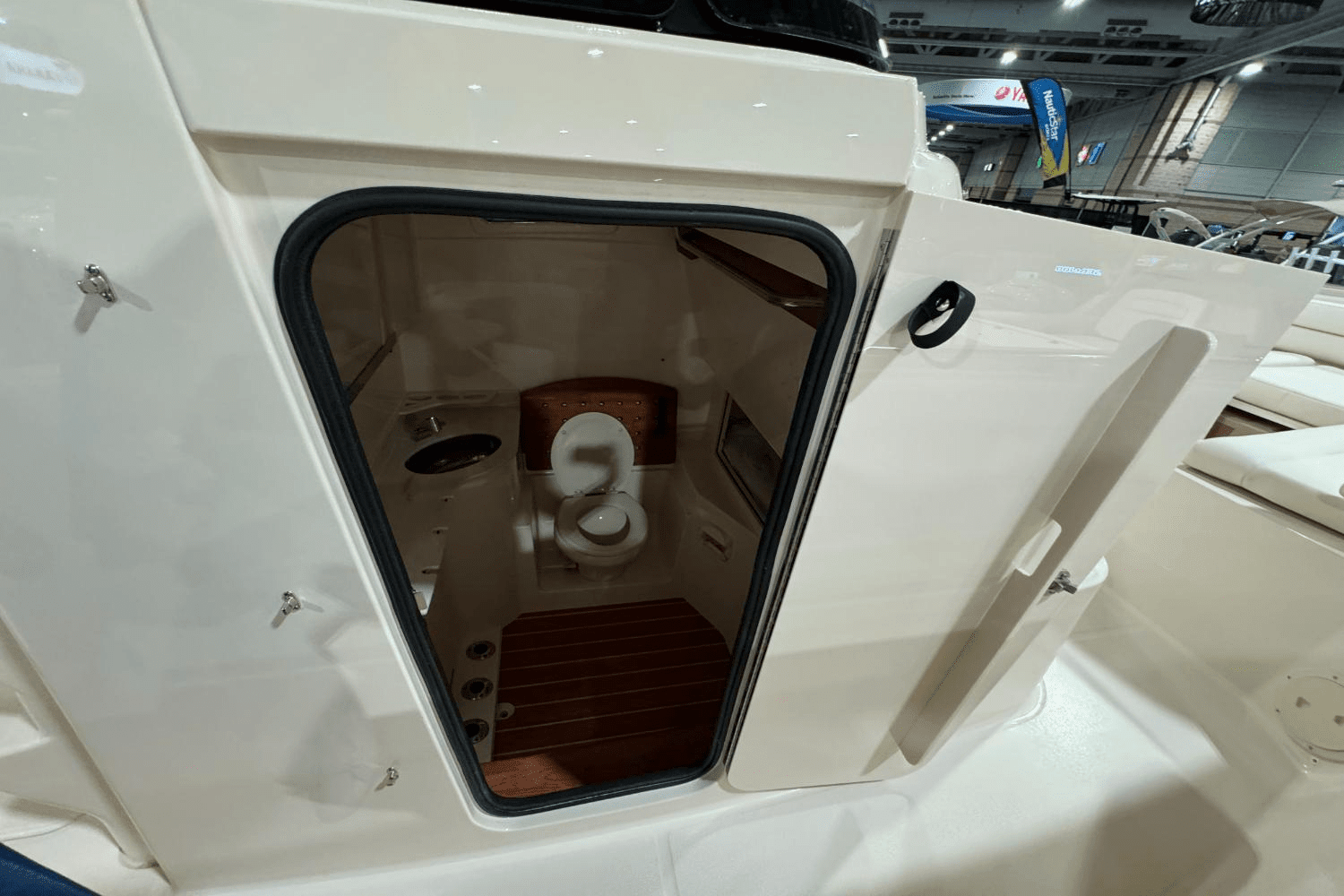 2025 Grady-White Canyon 326 Image Thumbnail #20