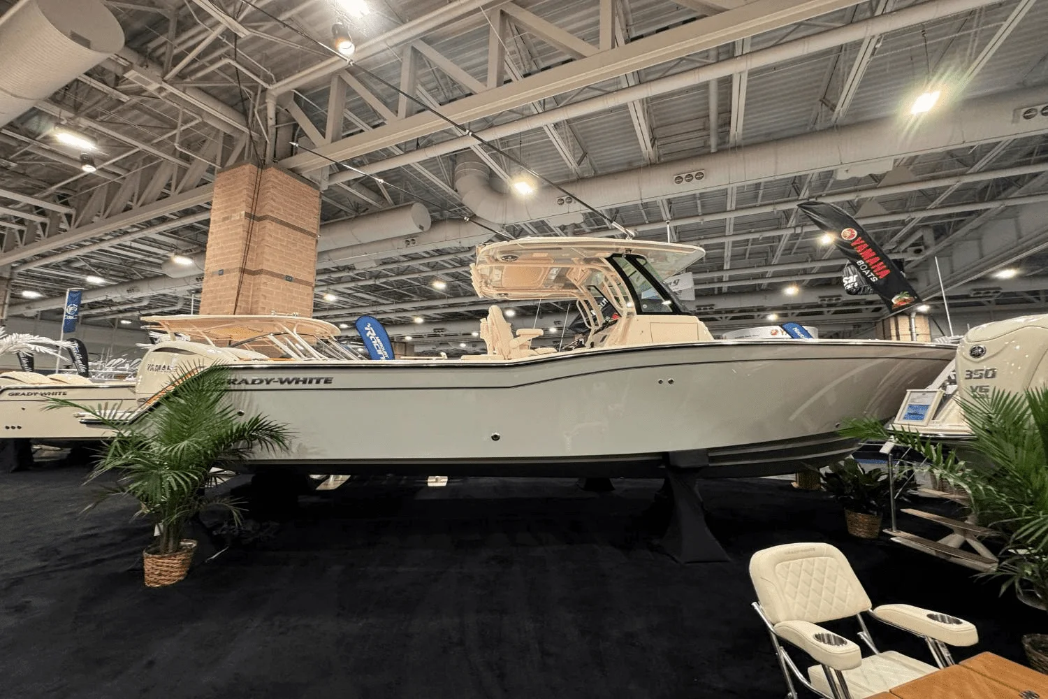 2025 Grady-White Canyon 326 Image Thumbnail #3