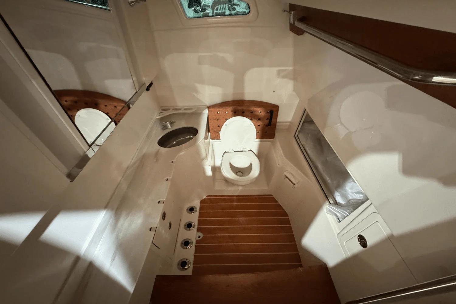 2025 Grady-White Canyon 326 Image Thumbnail #22