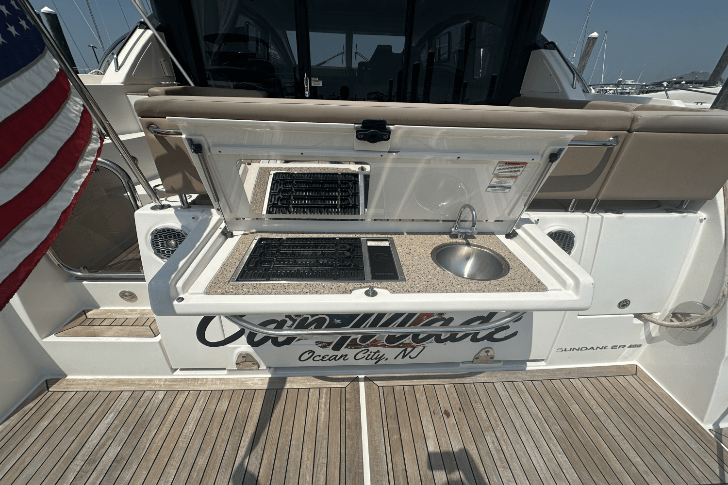 2018 Sea Ray 400 SUNDANCER Image Thumbnail #6