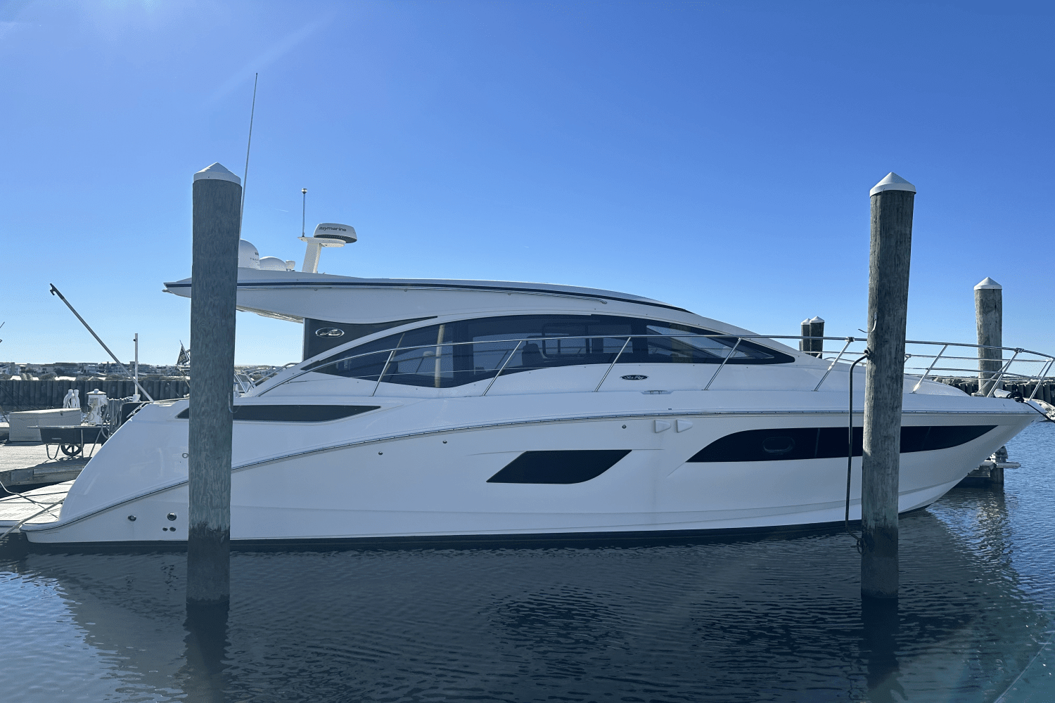 2018 Sea Ray 400 SUNDANCER Image Thumbnail #3