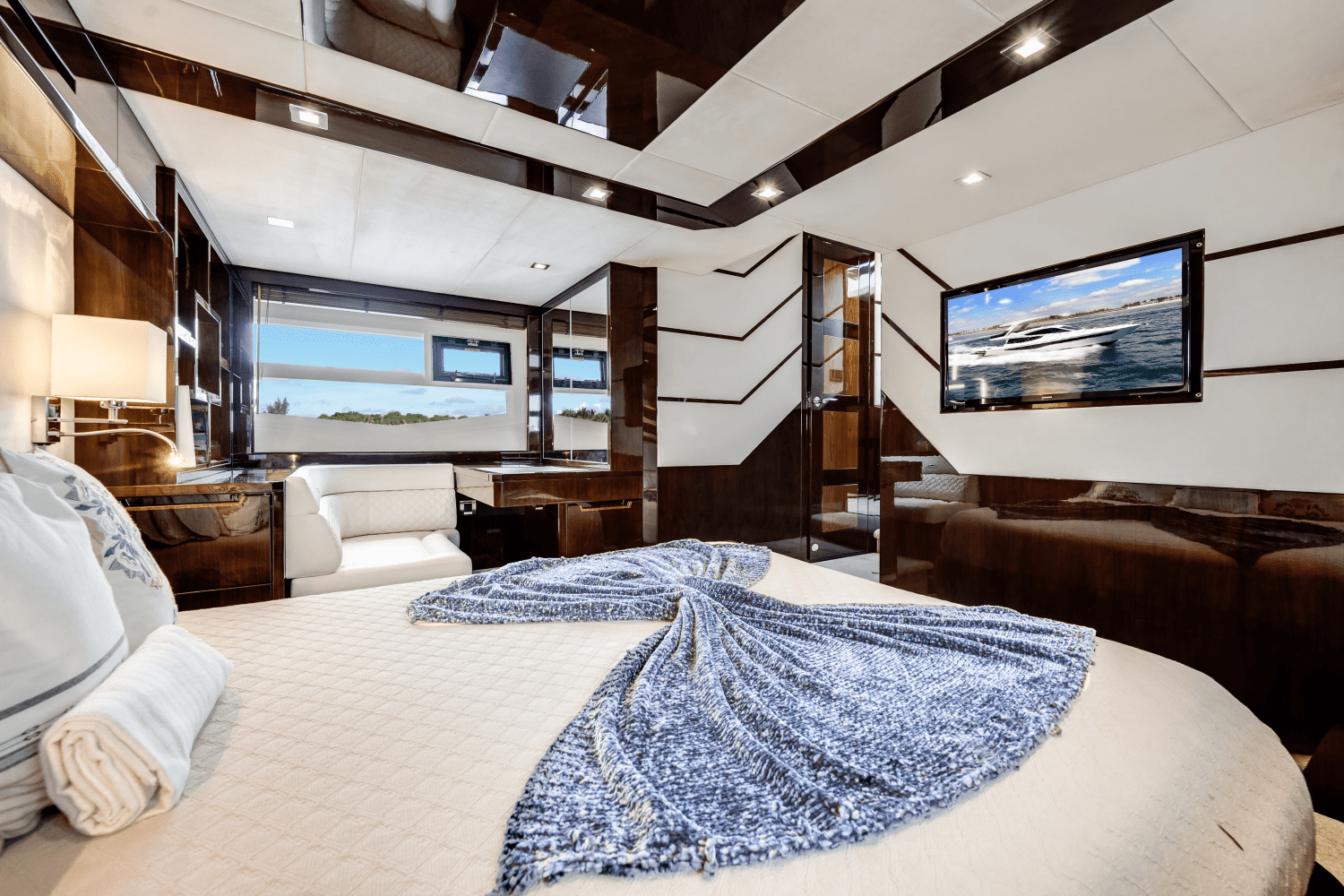 2020 Galeon 550 FLY Image Thumbnail #16