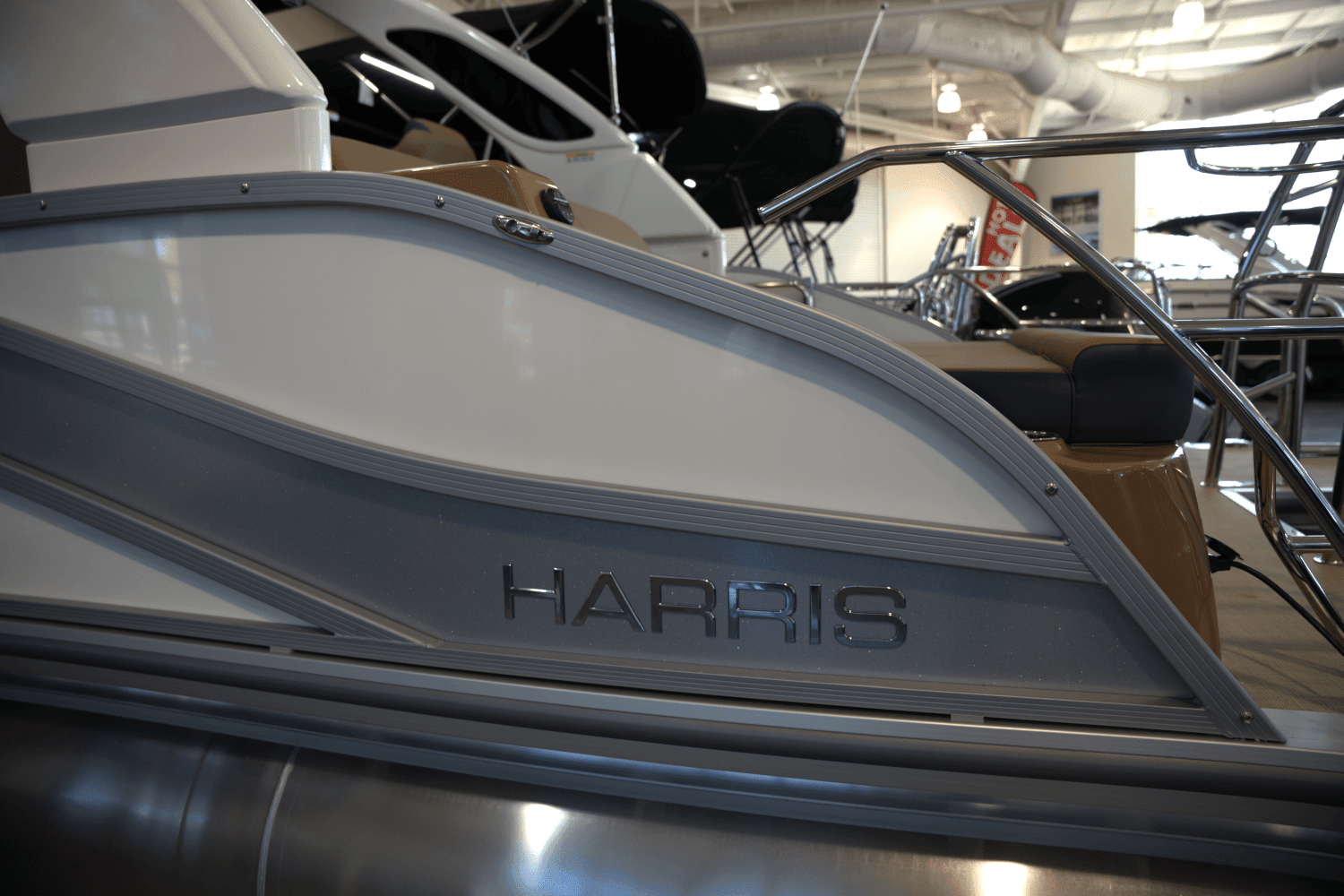 2025 Harris 250 Grand Mariner Image Thumbnail #3