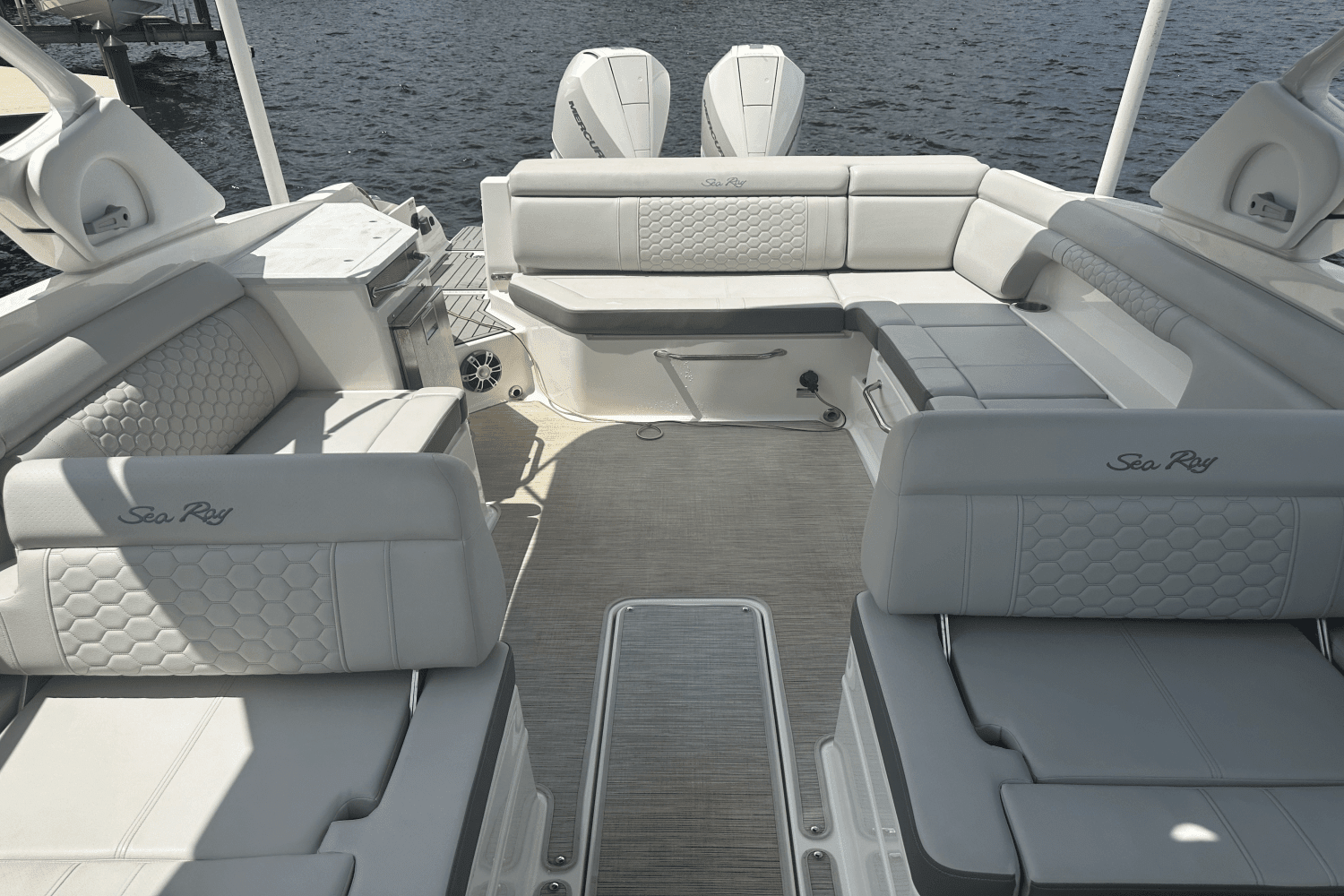 2023 Sea Ray 290 SDX OB Image Thumbnail #10