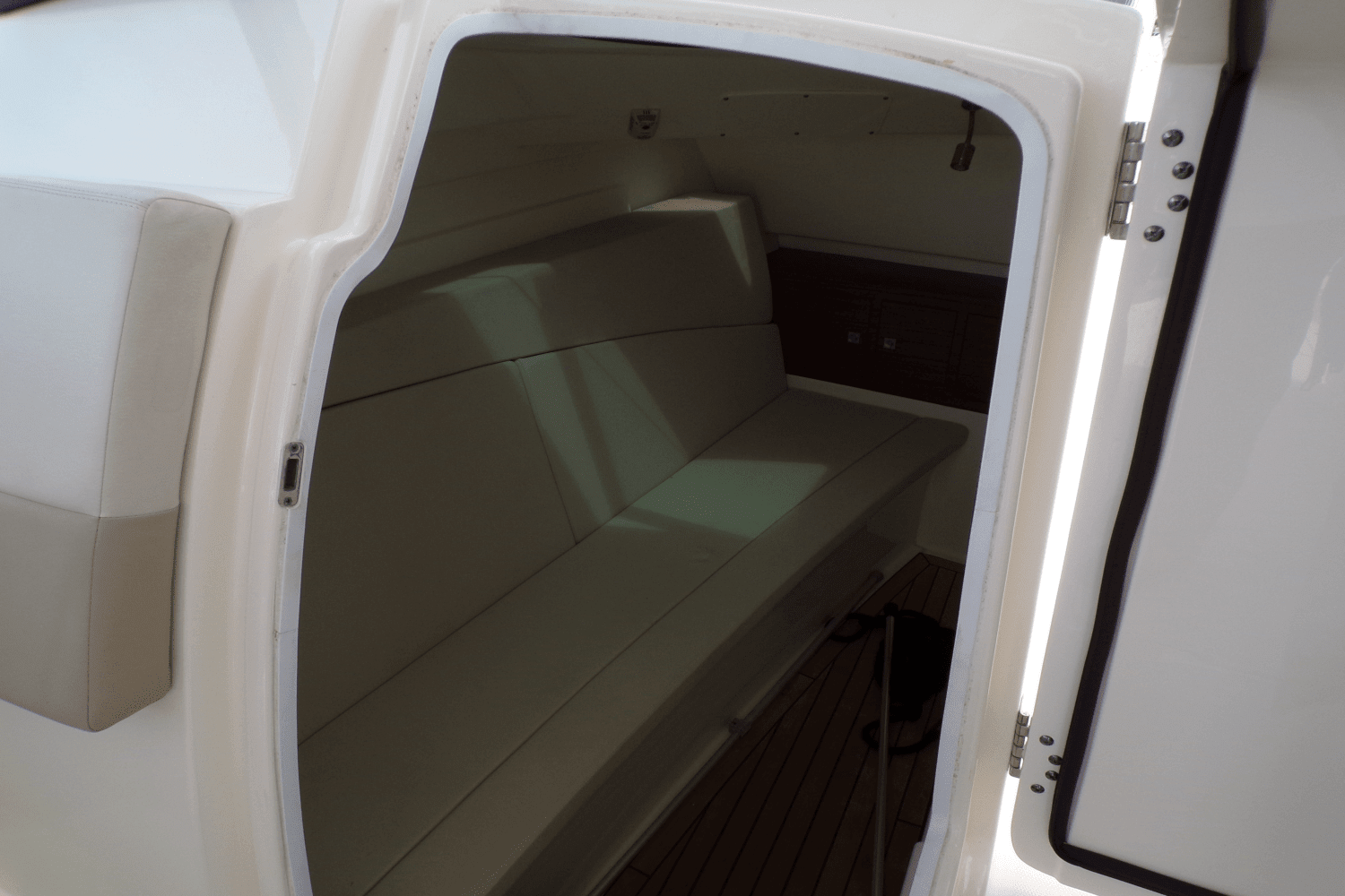 2017 Boston Whaler 320 VANTAGE Image Thumbnail #29