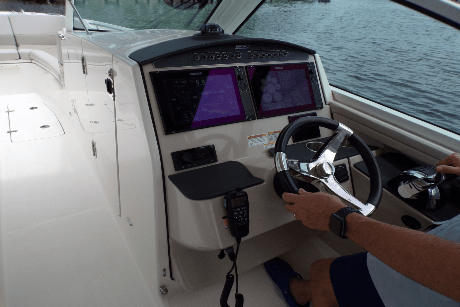 2017 Boston Whaler 320 VANTAGE Image Thumbnail #19