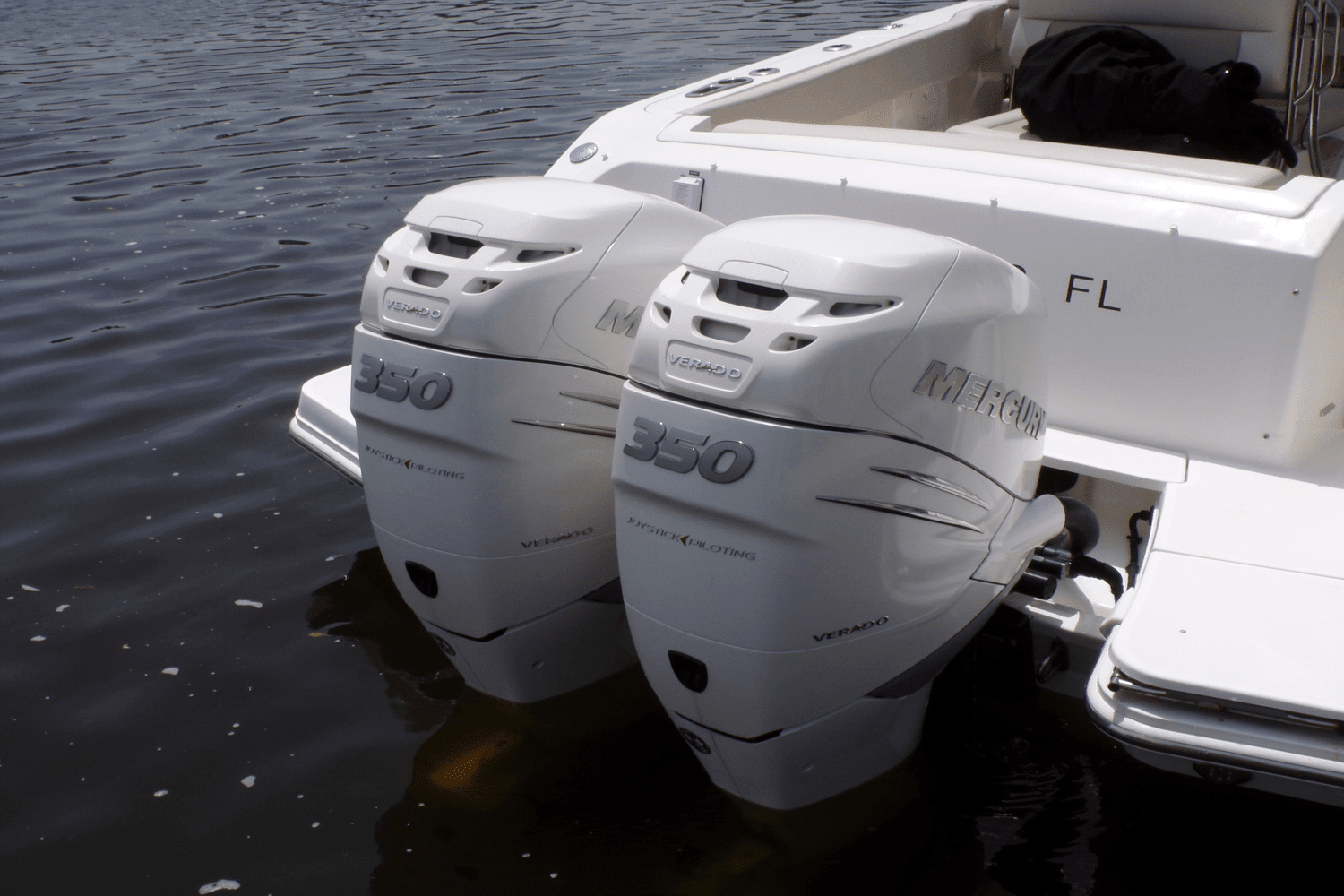 2017 Boston Whaler 320 VANTAGE Image Thumbnail #8