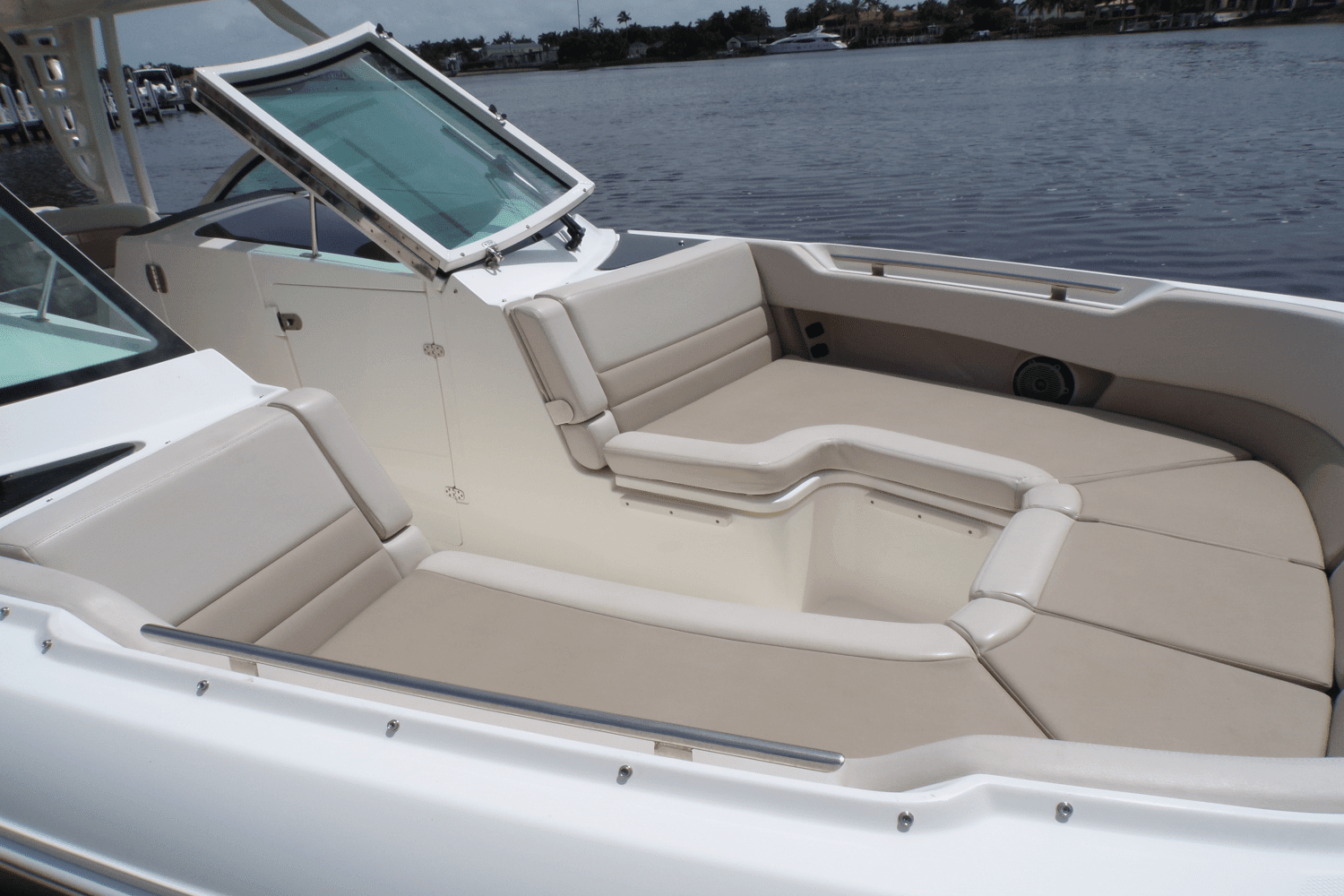 2017 Boston Whaler 320 VANTAGE Image Thumbnail #25