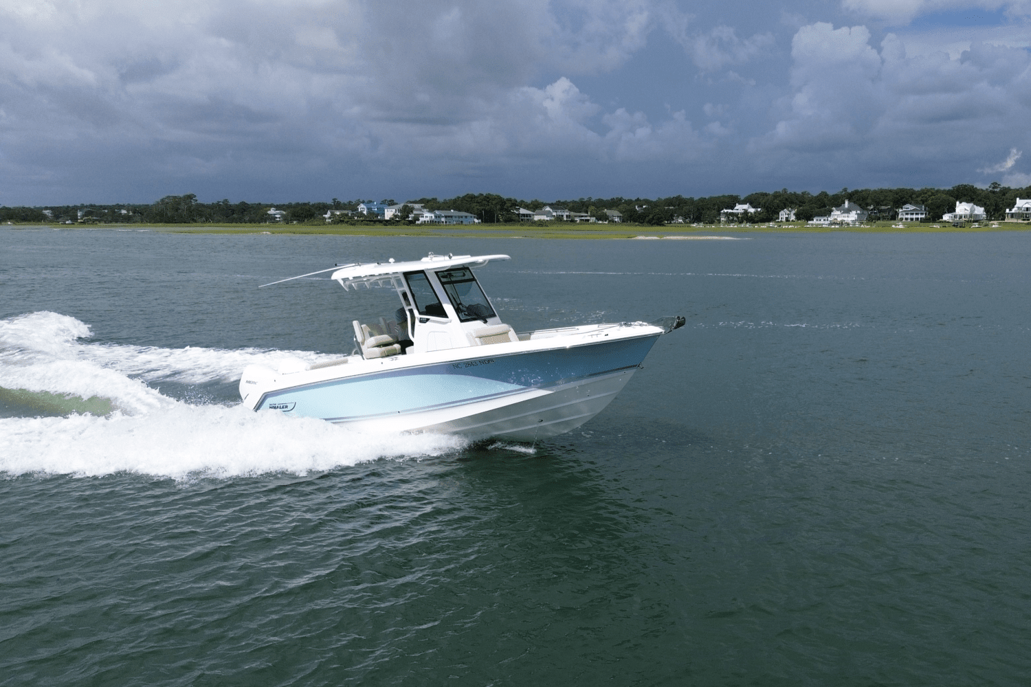 2024 Boston Whaler 250 OUTRAGE Image Thumbnail #4