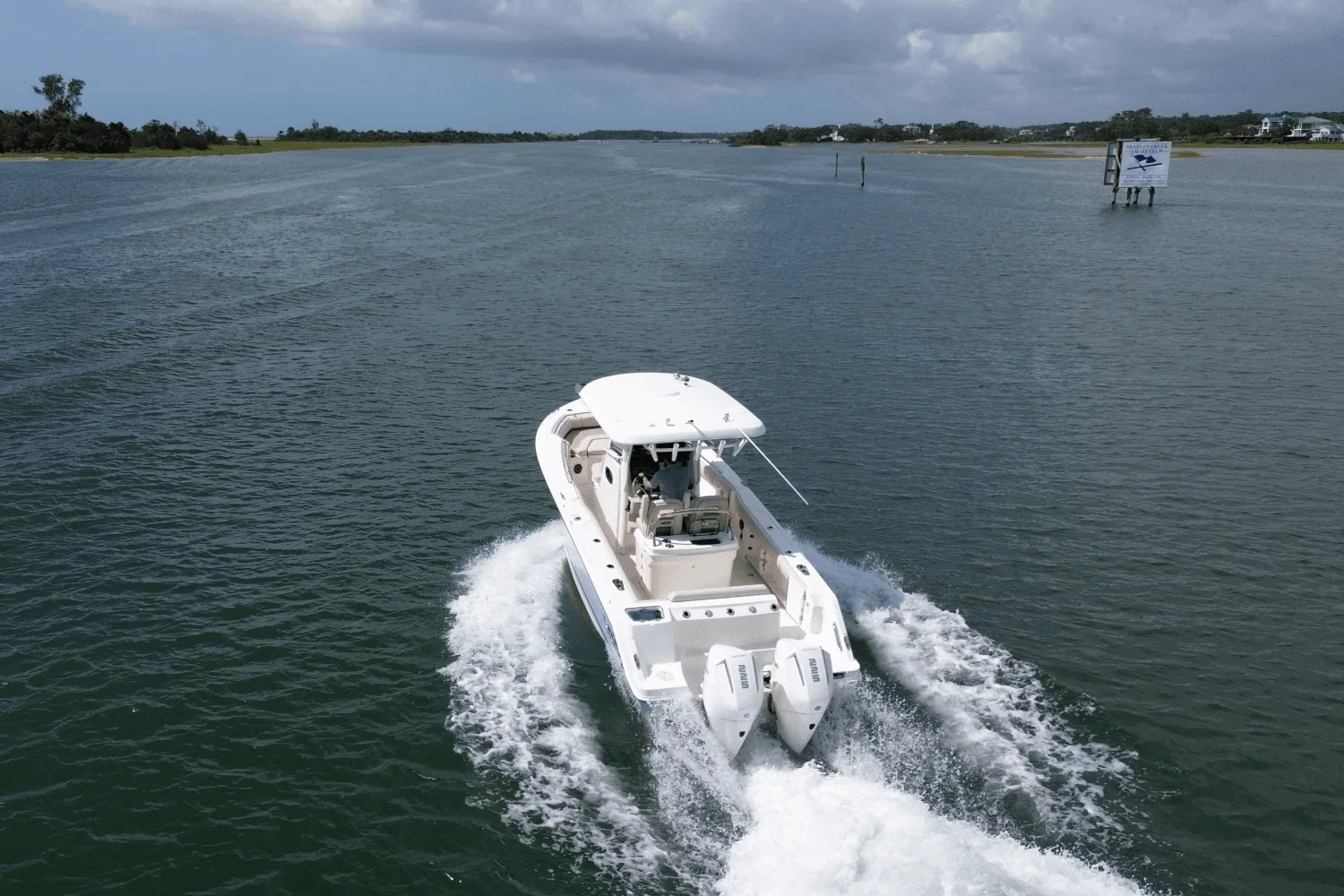 2024 Boston Whaler 250 OUTRAGE Image Thumbnail #13