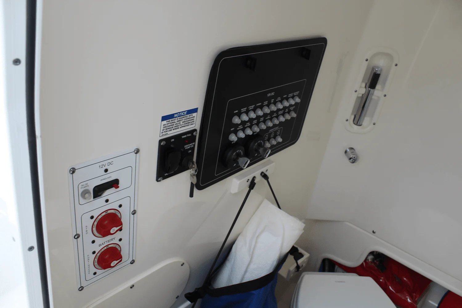 2024 Boston Whaler 250 OUTRAGE Image Thumbnail #49