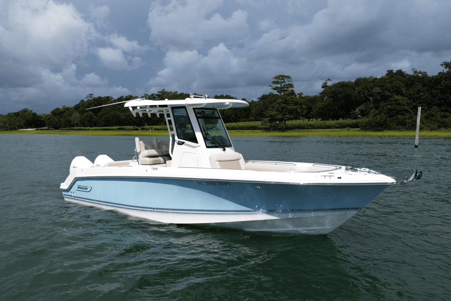 2024 Boston Whaler 250 OUTRAGE Image Thumbnail #2