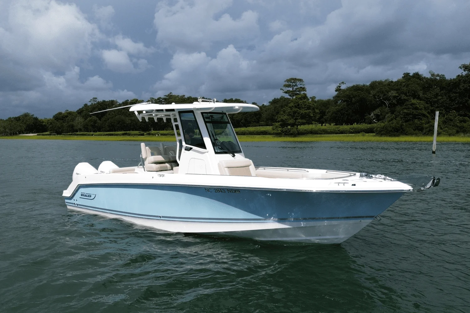 2024 Boston Whaler 250 OUTRAGE Image Thumbnail #2