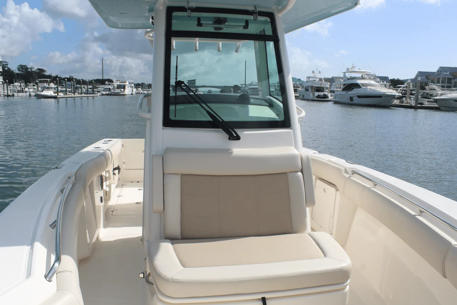 2024 Boston Whaler 250 OUTRAGE Image Thumbnail #25