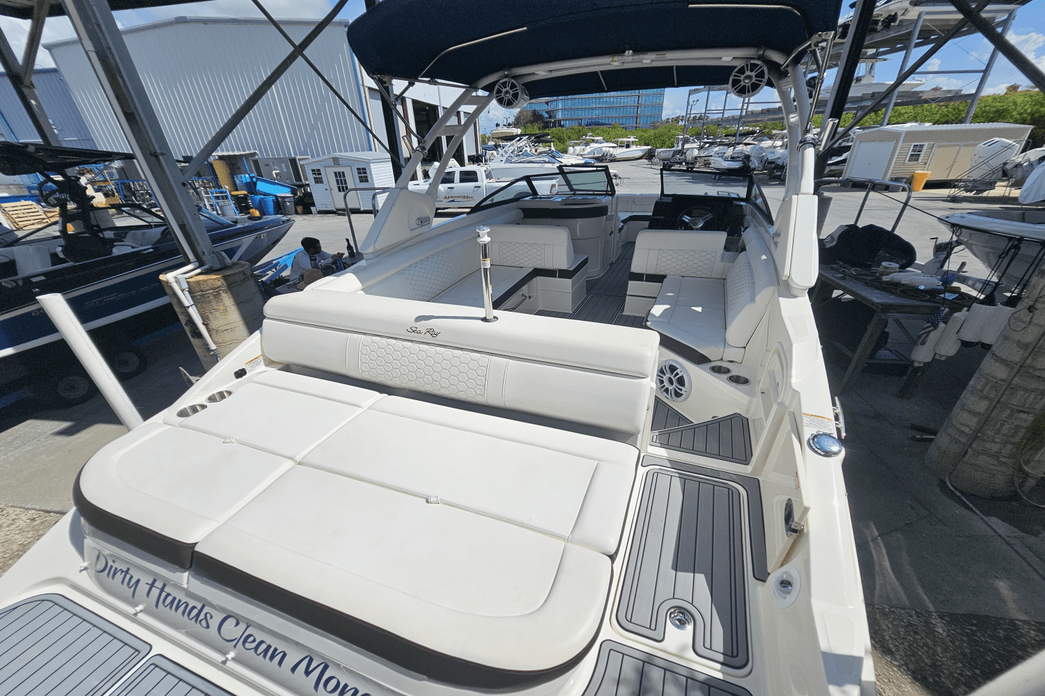 2021 Sea Ray 270SDX-OB Image Thumbnail #3