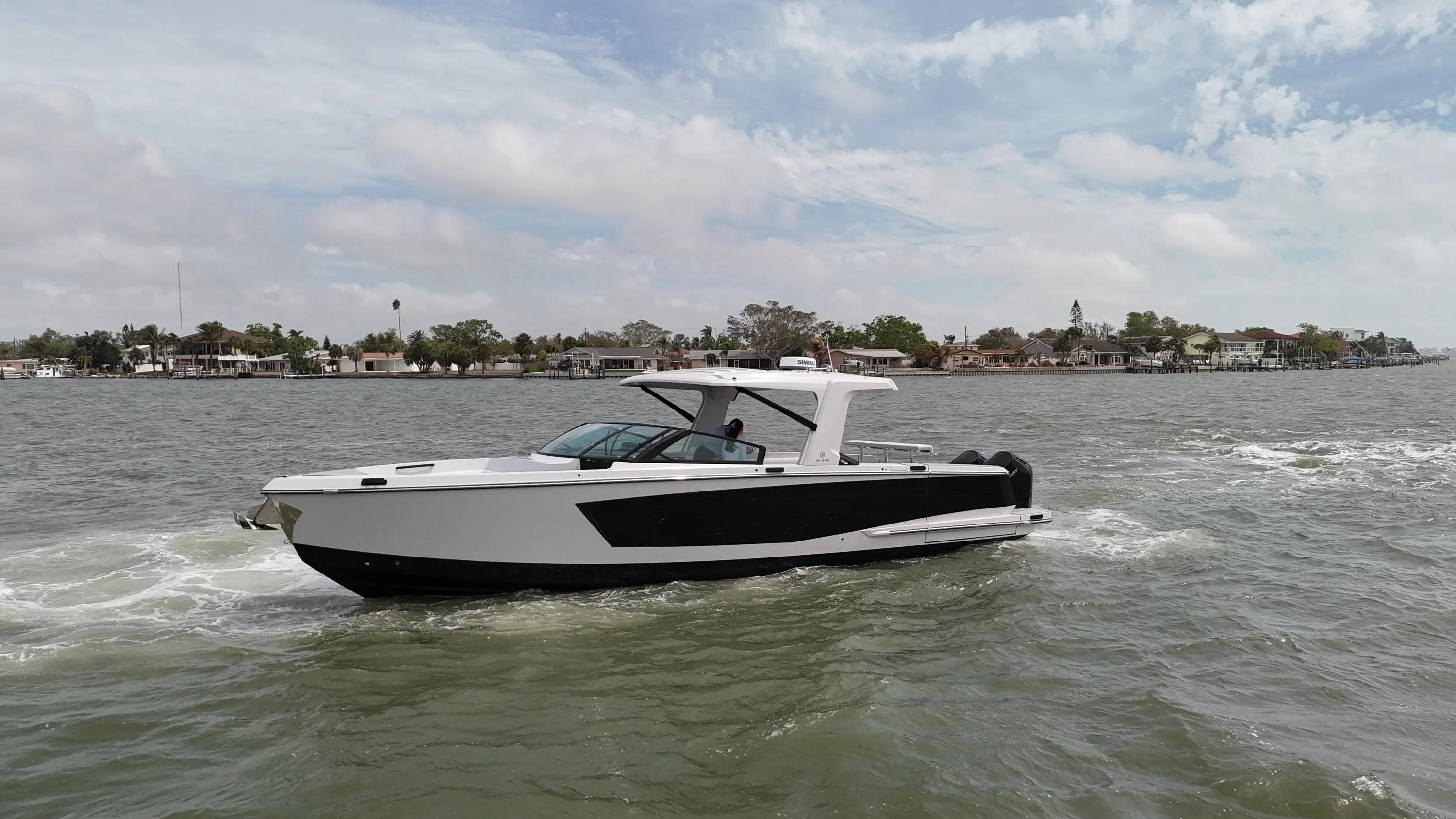 2025 Aviara AV40 Outboard Image Thumbnail #2